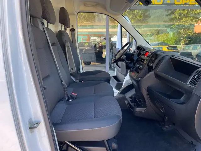 Opel Movano view 7