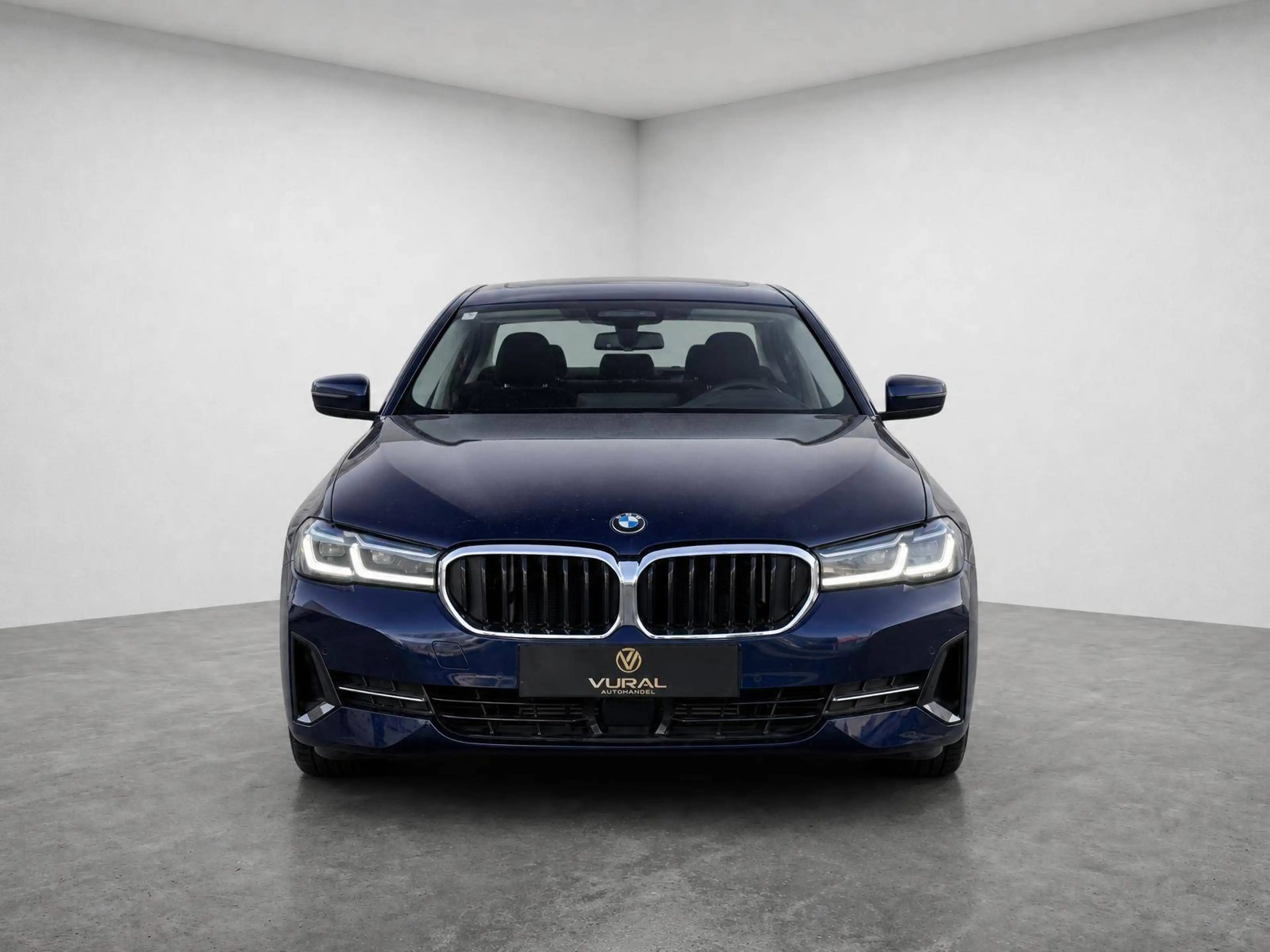 BMW 520 d G30 Facelift Luxury Line | Laserlight | Head-Up | Rückfahrkamera | Anhängerkupplung | — photo 3