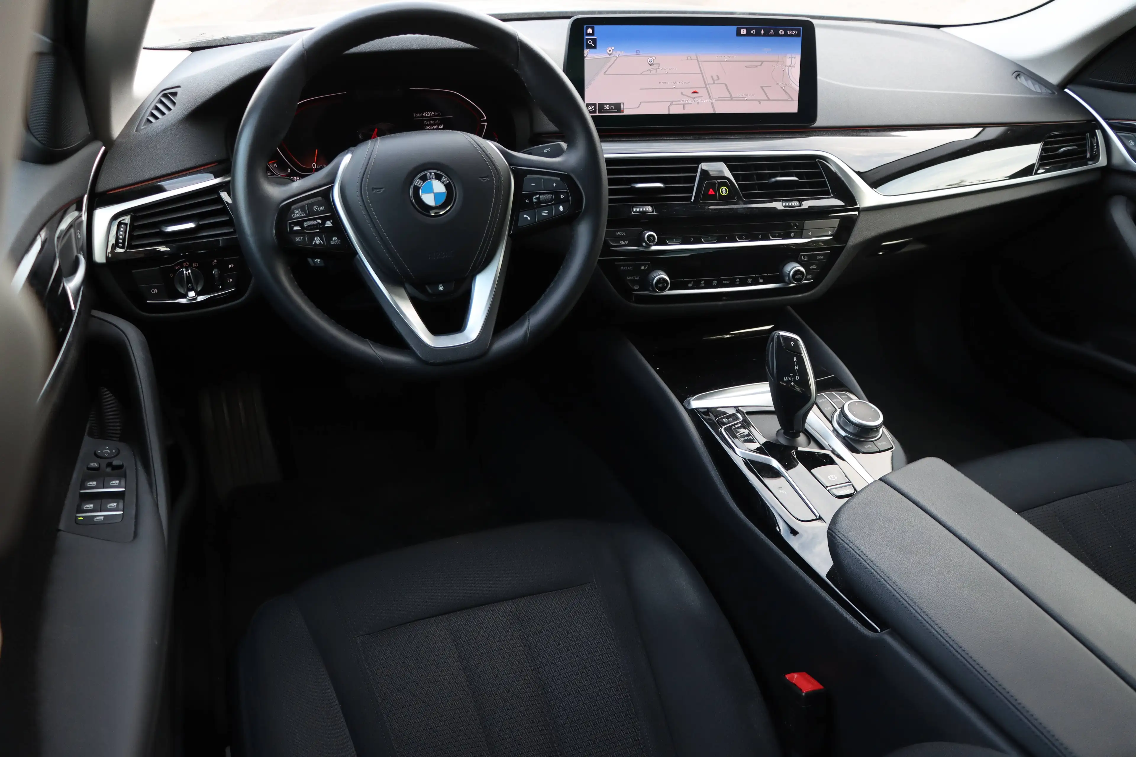 BMW 520 d G30 Facelift Luxury Line | Laserlight | Head-Up | Rückfahrkamera | Anhängerkupplung | — photo 8