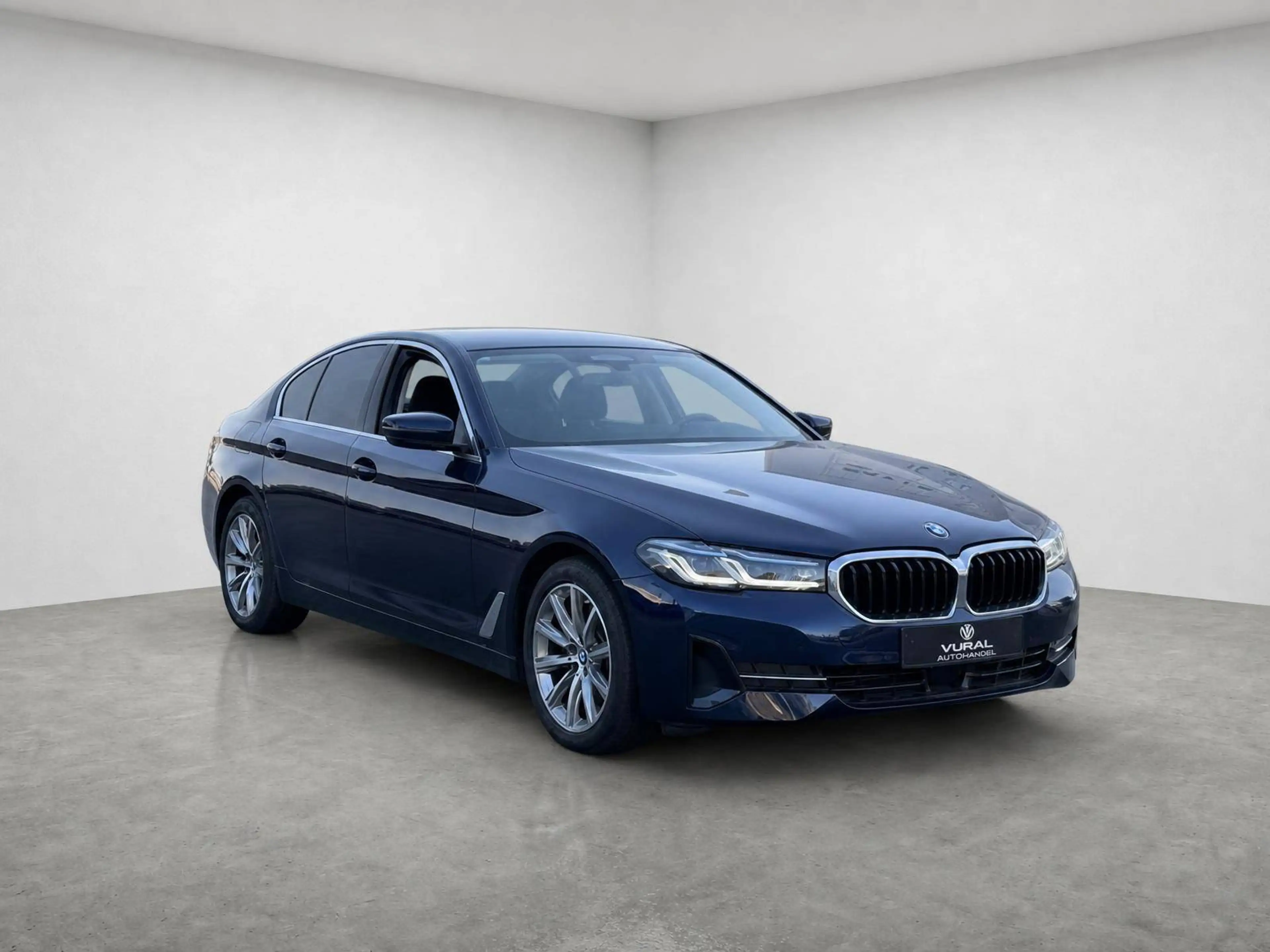 BMW 520 d G30 Facelift Luxury Line | Laserlight | Head-Up | Rückfahrkamera | Anhängerkupplung | — photo 4