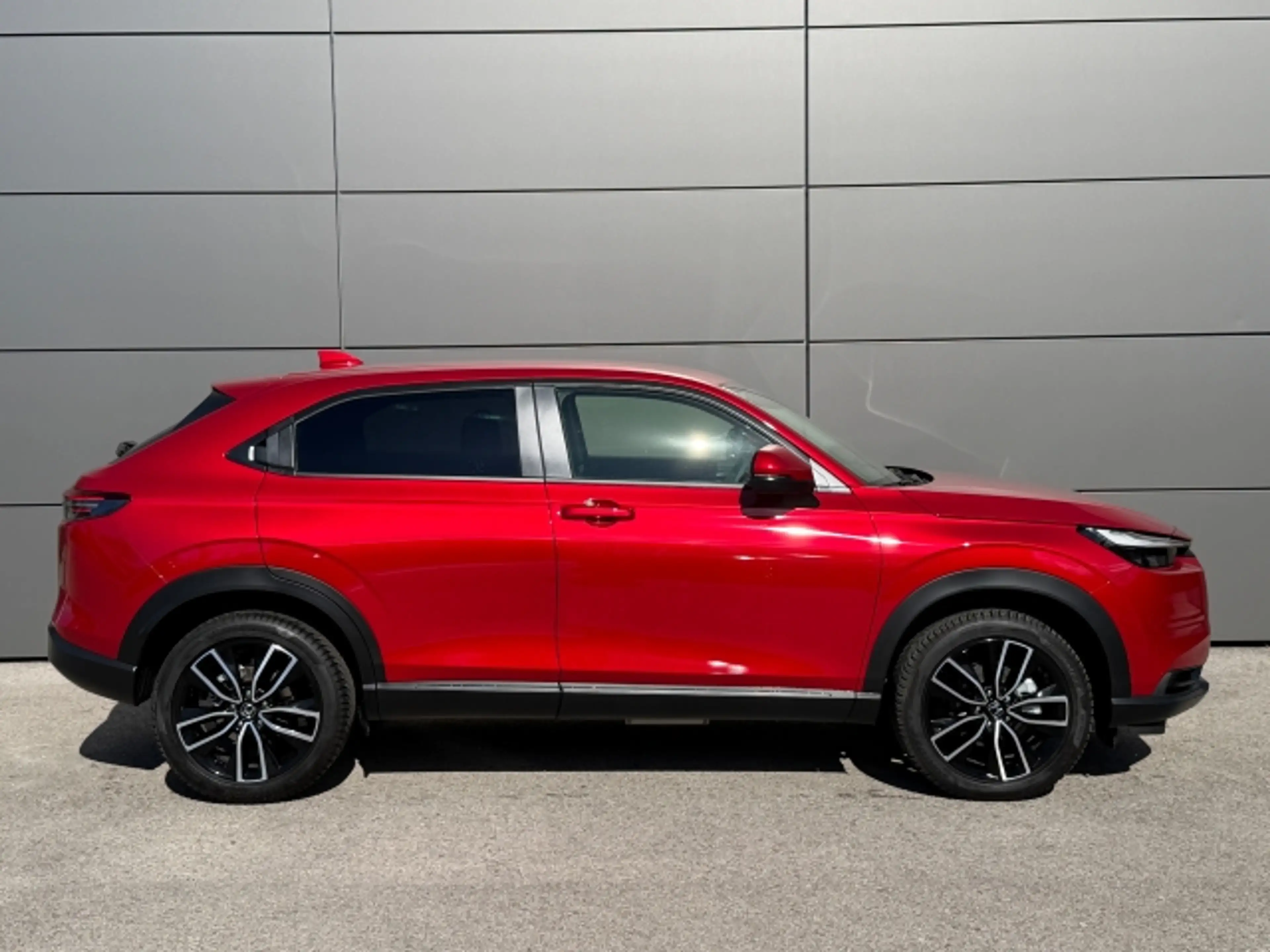 Honda HR-V 1,5 i-MMD Hybrid 2WD Elegance Aut. — photo 4