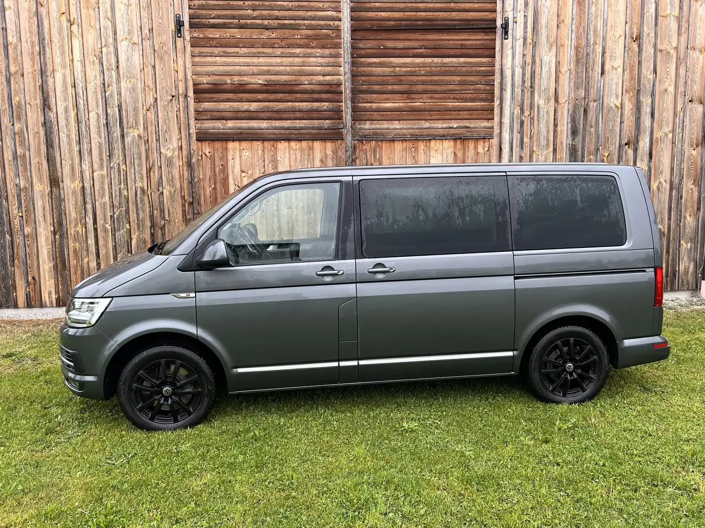 Volkswagen T6 Multivan Generation Six 2,0 TDI 4Motion BMT DSG Grau - 1