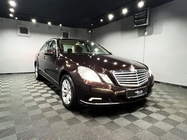 Mercedes-Benz E-Class view 2