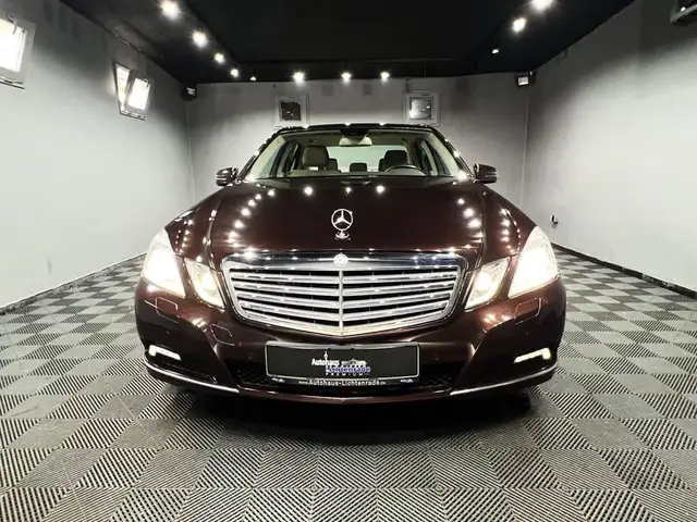 Mercedes-Benz E-Class view 6