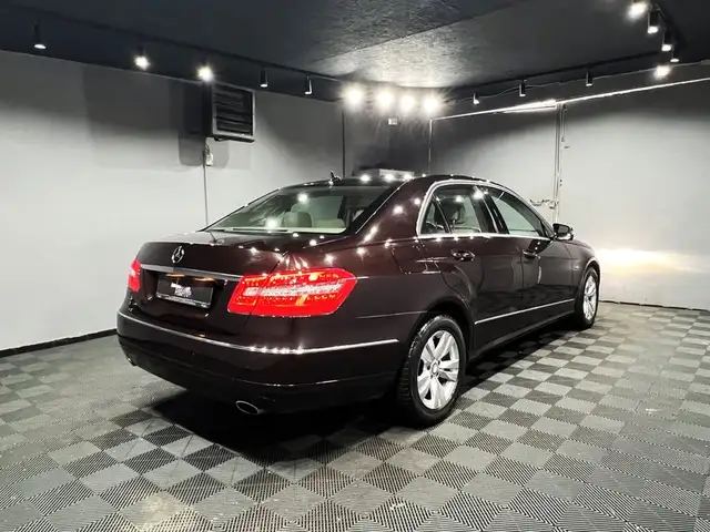 Mercedes-Benz E-Class view 4