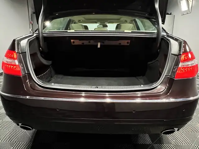 Mercedes-Benz E-Class view 8