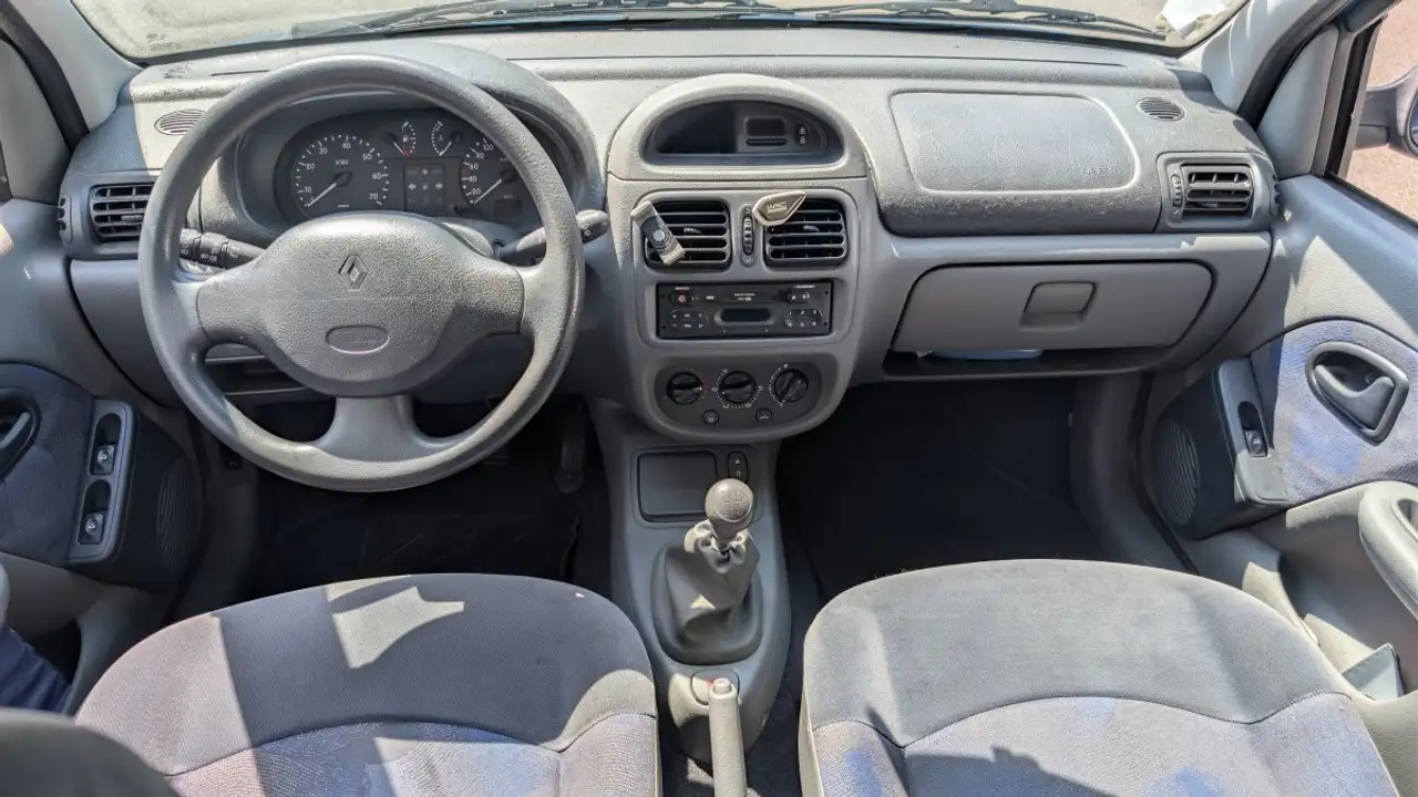 Renault Clio Citadine 3 portes — photo 17