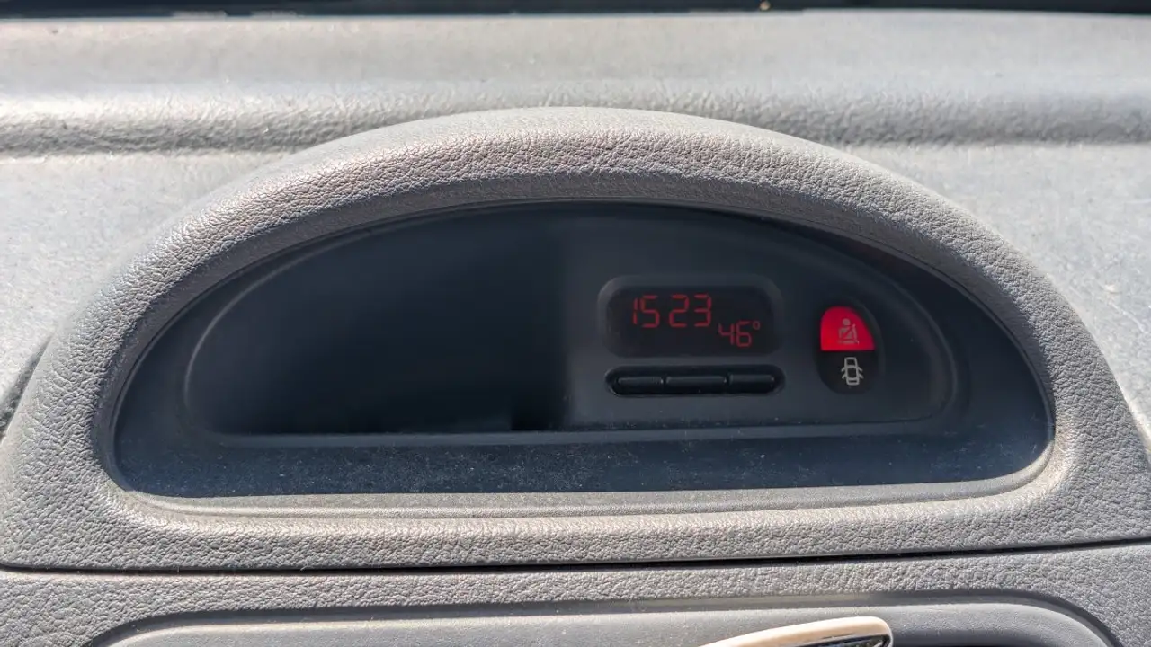 Renault Clio Citadine 3 portes — photo 21