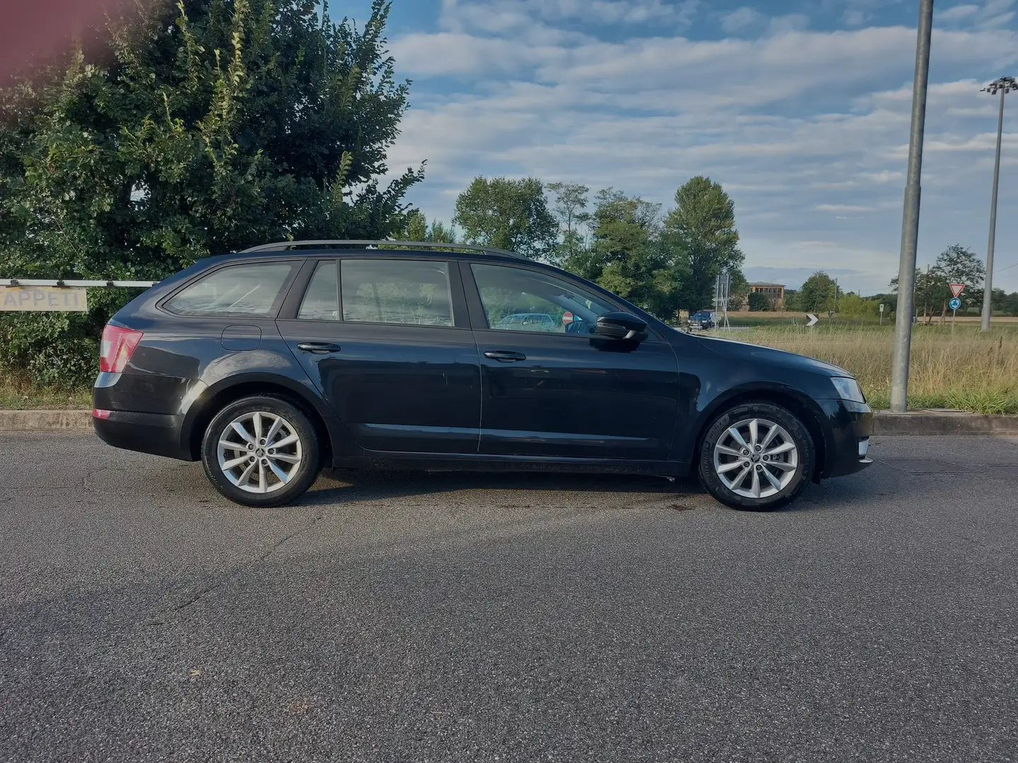 Skoda Octavia Octavia Wagon 1.6 tdi  Ambition 105cv dsg Nero - 2