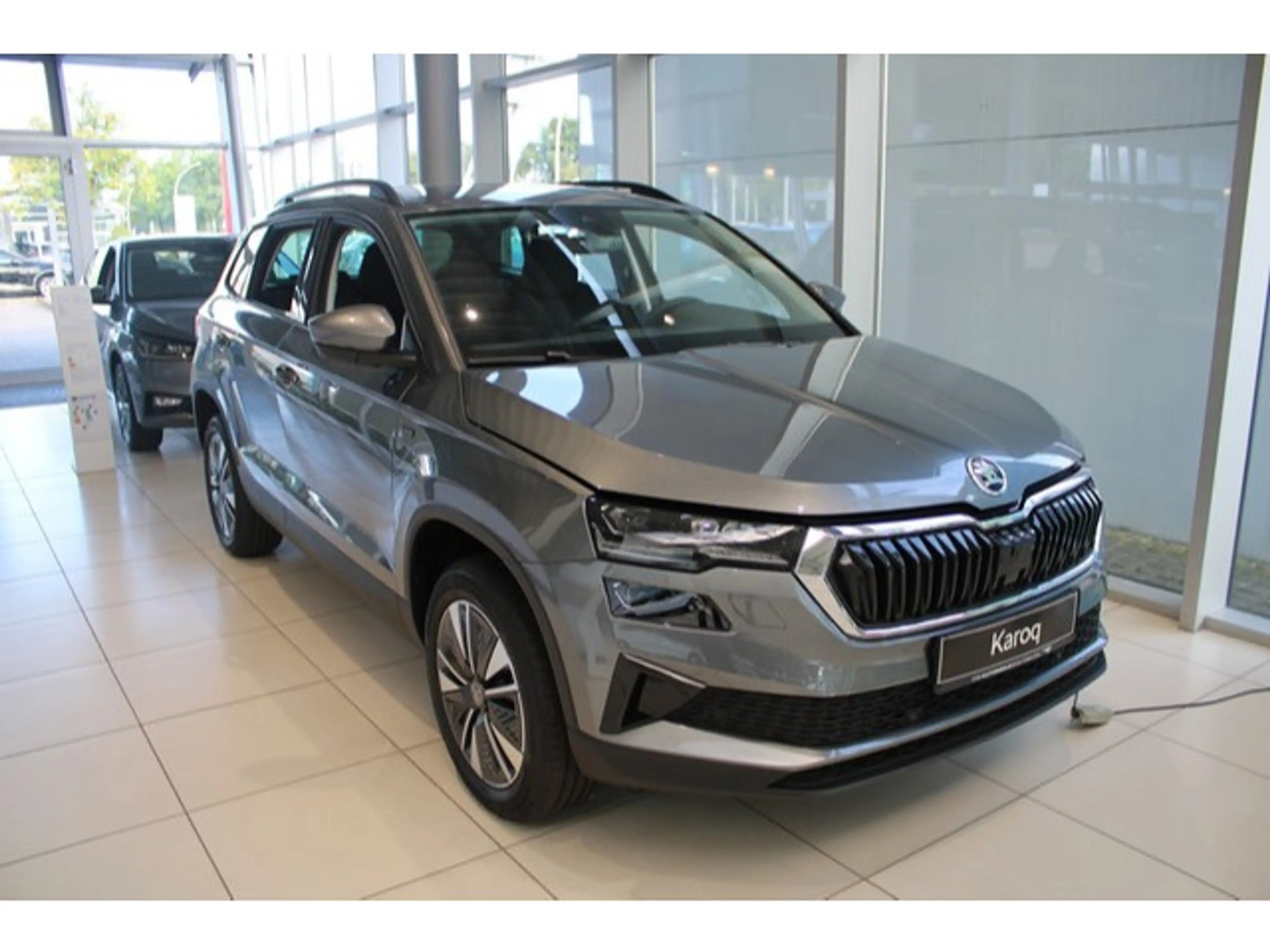 Skoda Karoq 1.5 TSI DSG Selection AHK/Navi/Rückfahrkam