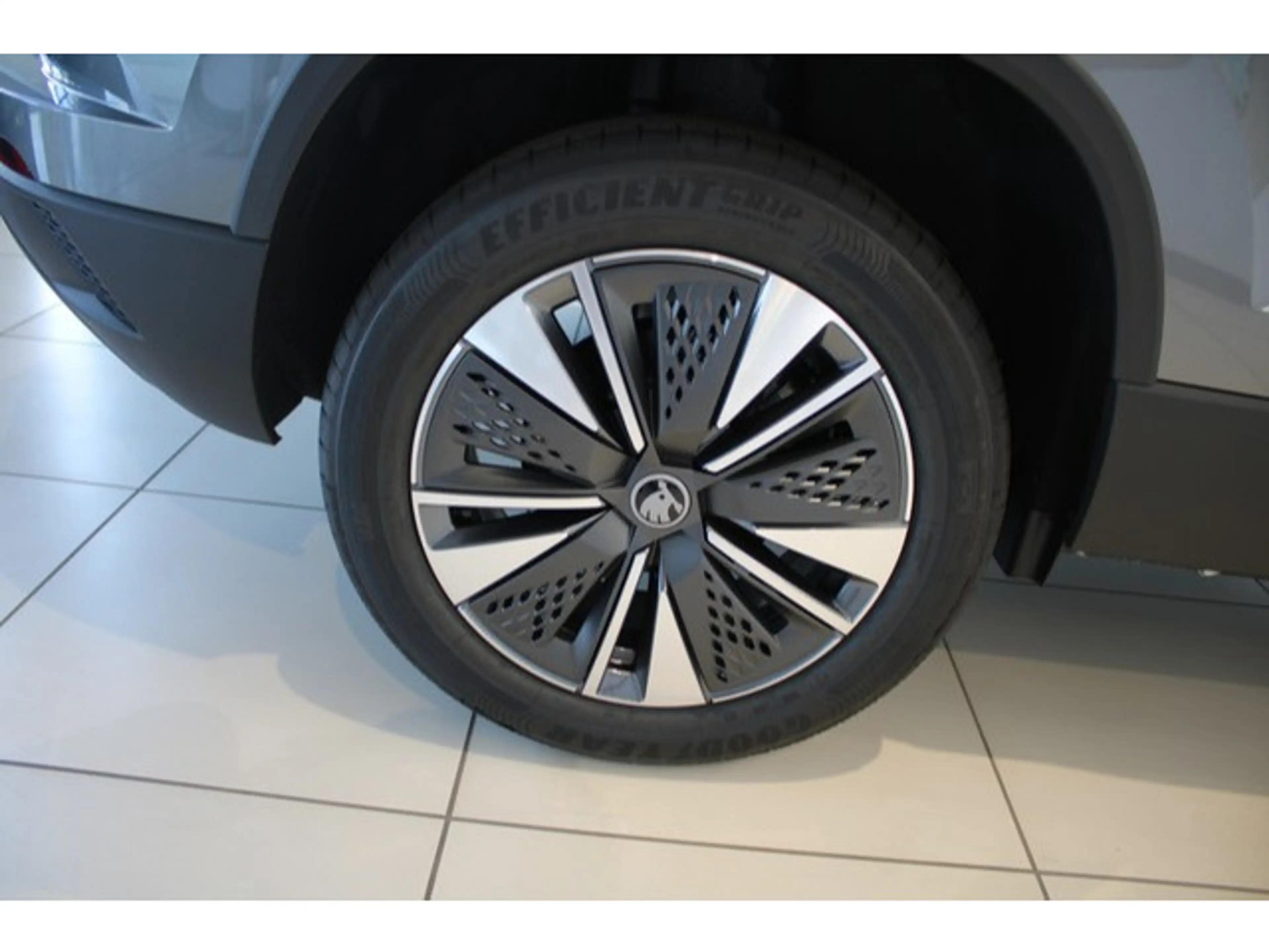 Skoda Karoq 1.5 TSI DSG Selection AHK/Navi/Rückfahrkam — photo 4