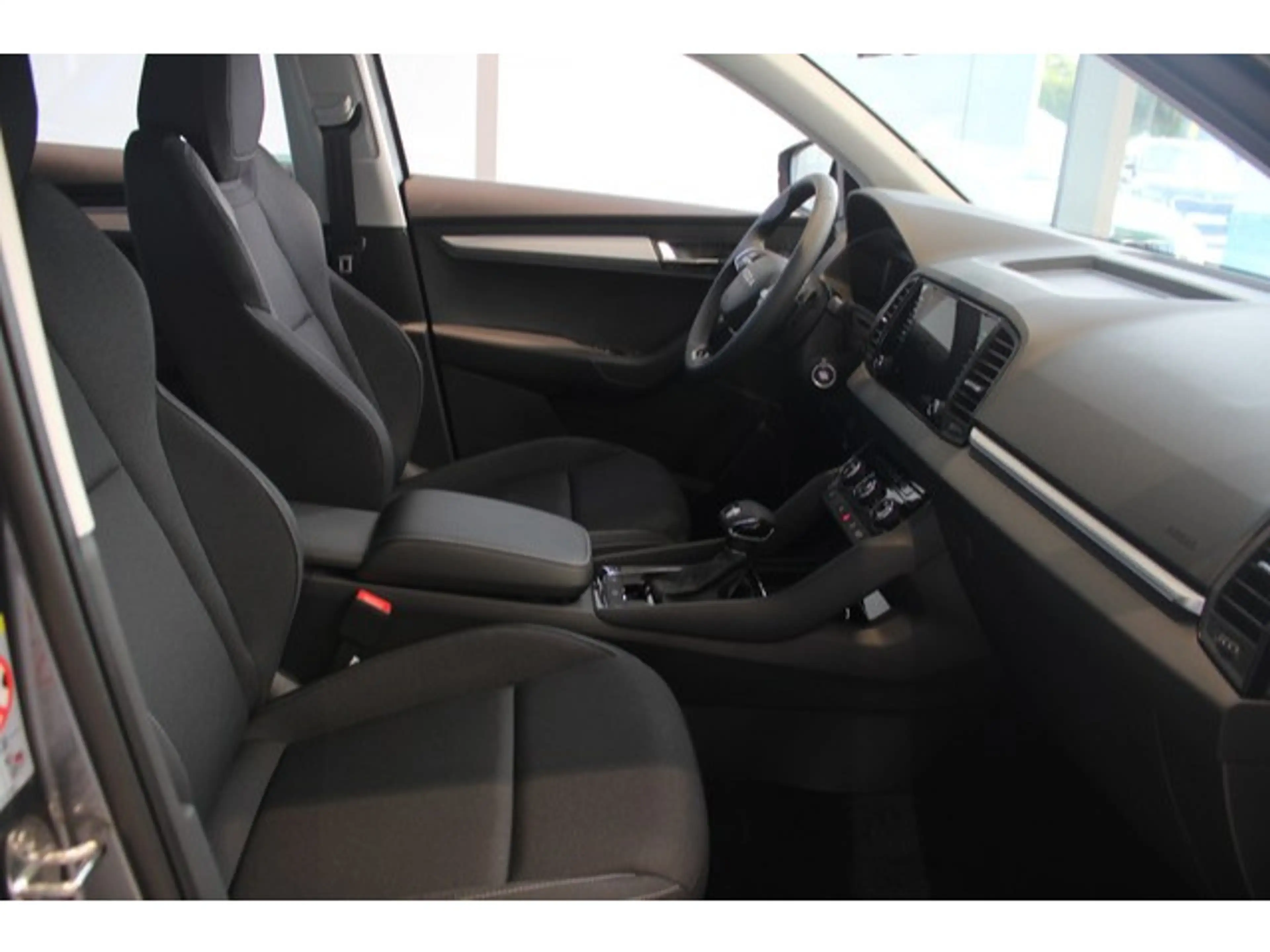 Skoda Karoq 1.5 TSI DSG Selection AHK/Navi/Rückfahrkam — photo 6