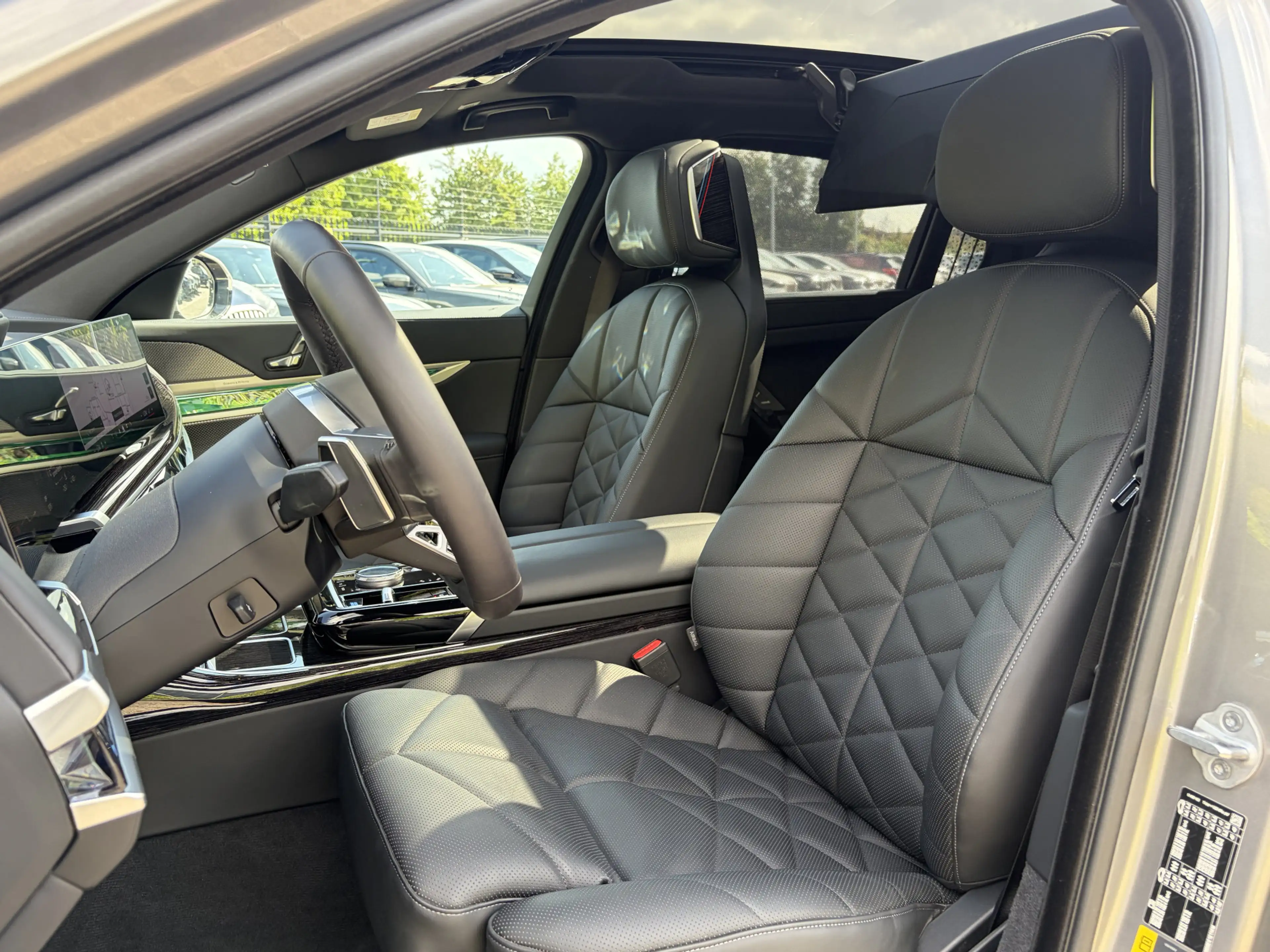 BMW i7 eDrive50 | M-Sport | 21" | Iconic glow | Tv achter — photo 10