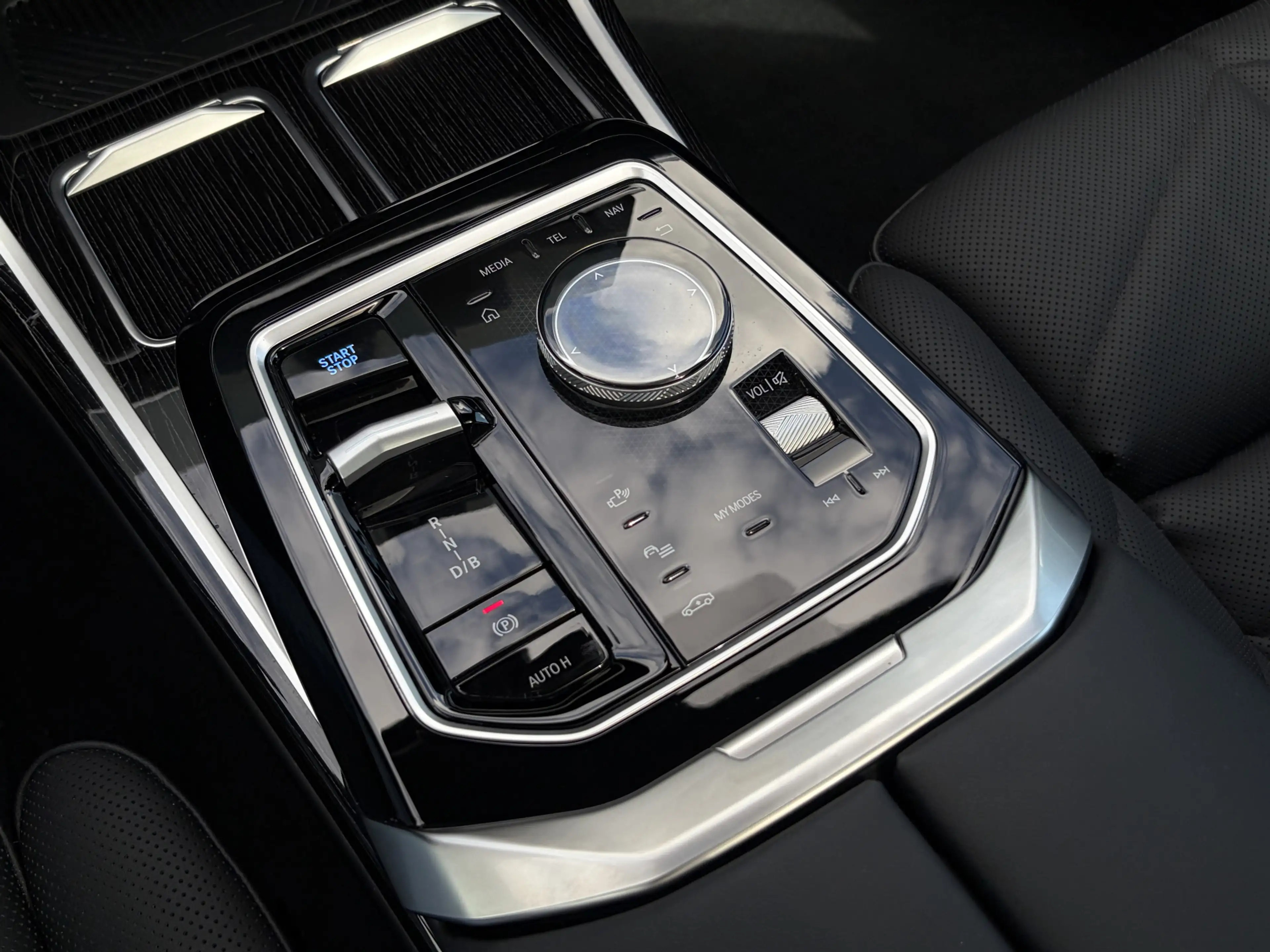 BMW i7 eDrive50 | M-Sport | 21" | Iconic glow | Tv achter — photo 15