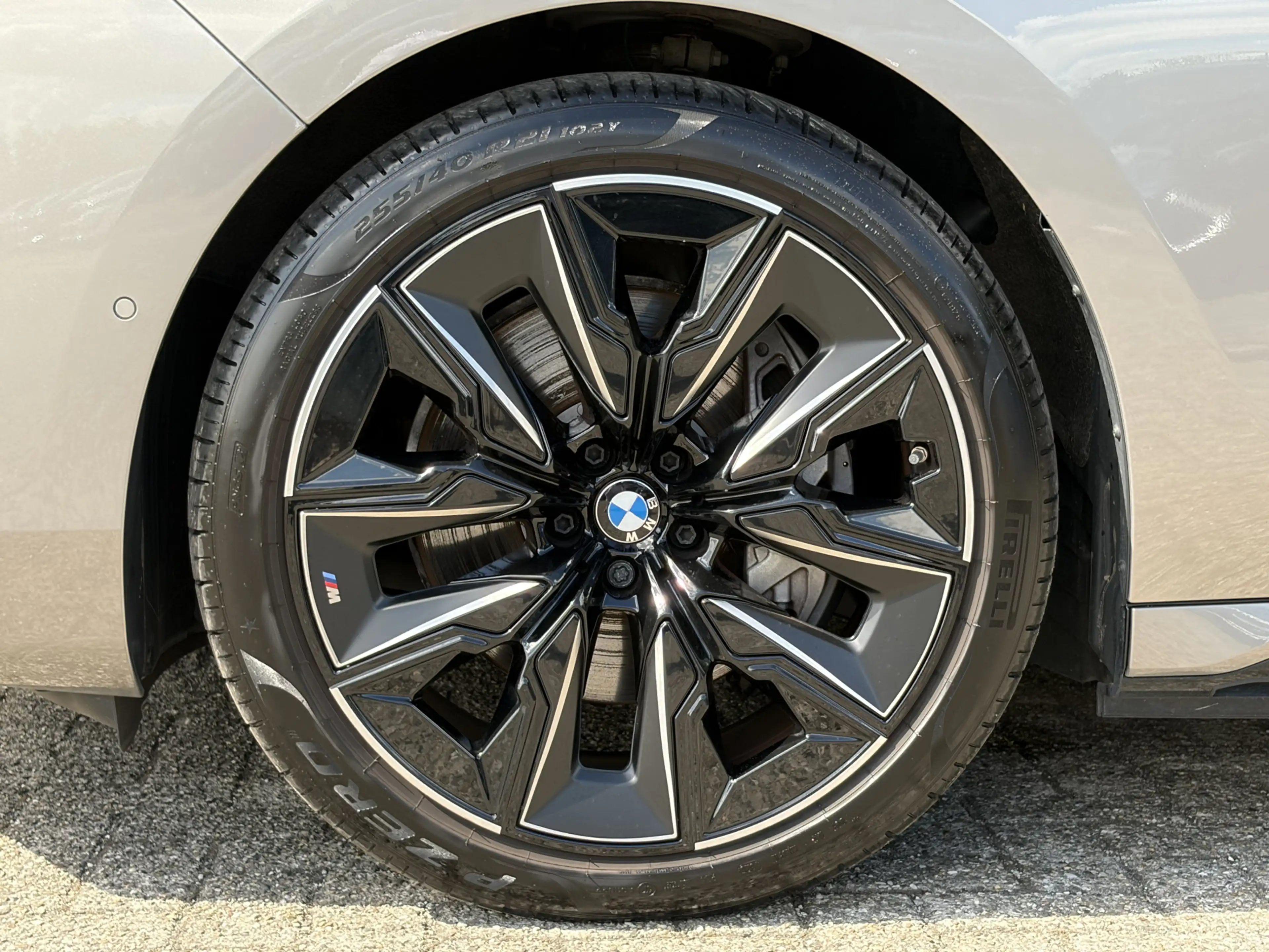 BMW i7 eDrive50 | M-Sport | 21" | Iconic glow | Tv achter — photo 7