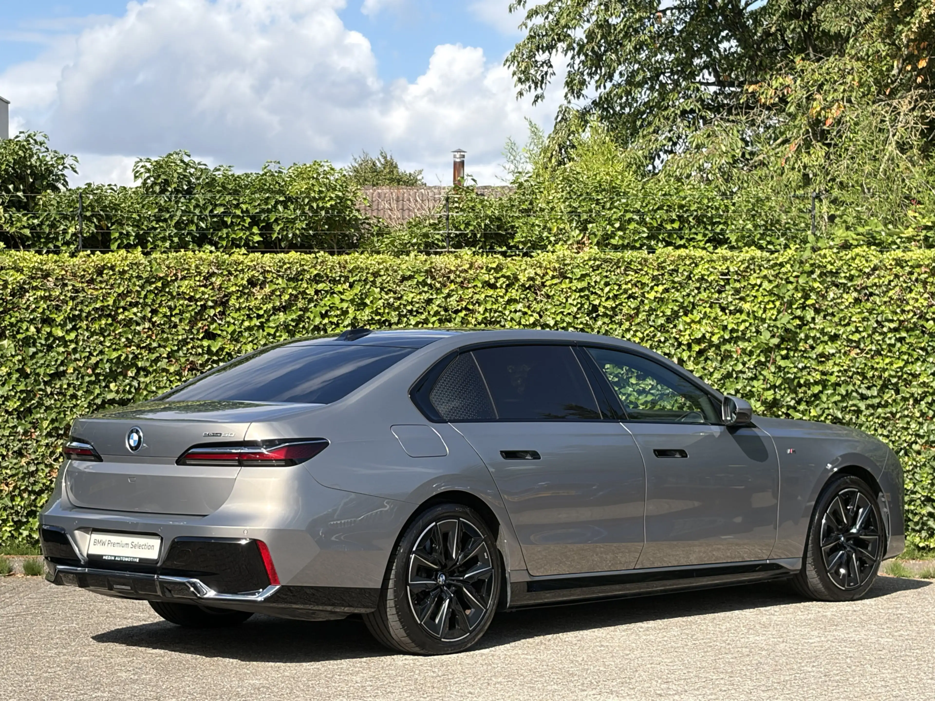 BMW i7 eDrive50 | M-Sport | 21" | Iconic glow | Tv achter — photo 3