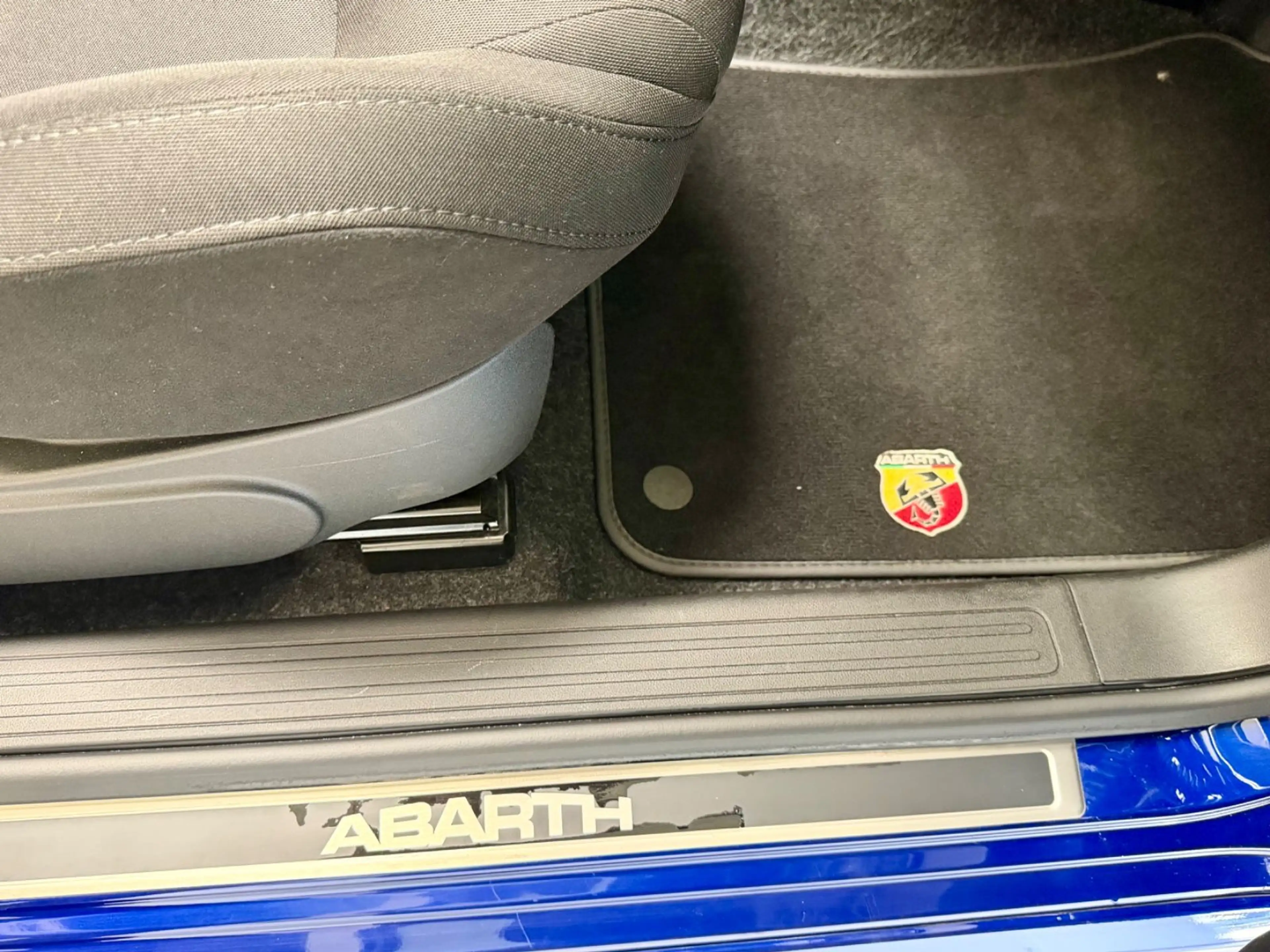 Abarth 500 Cabrio 595 C Pista — photo 12