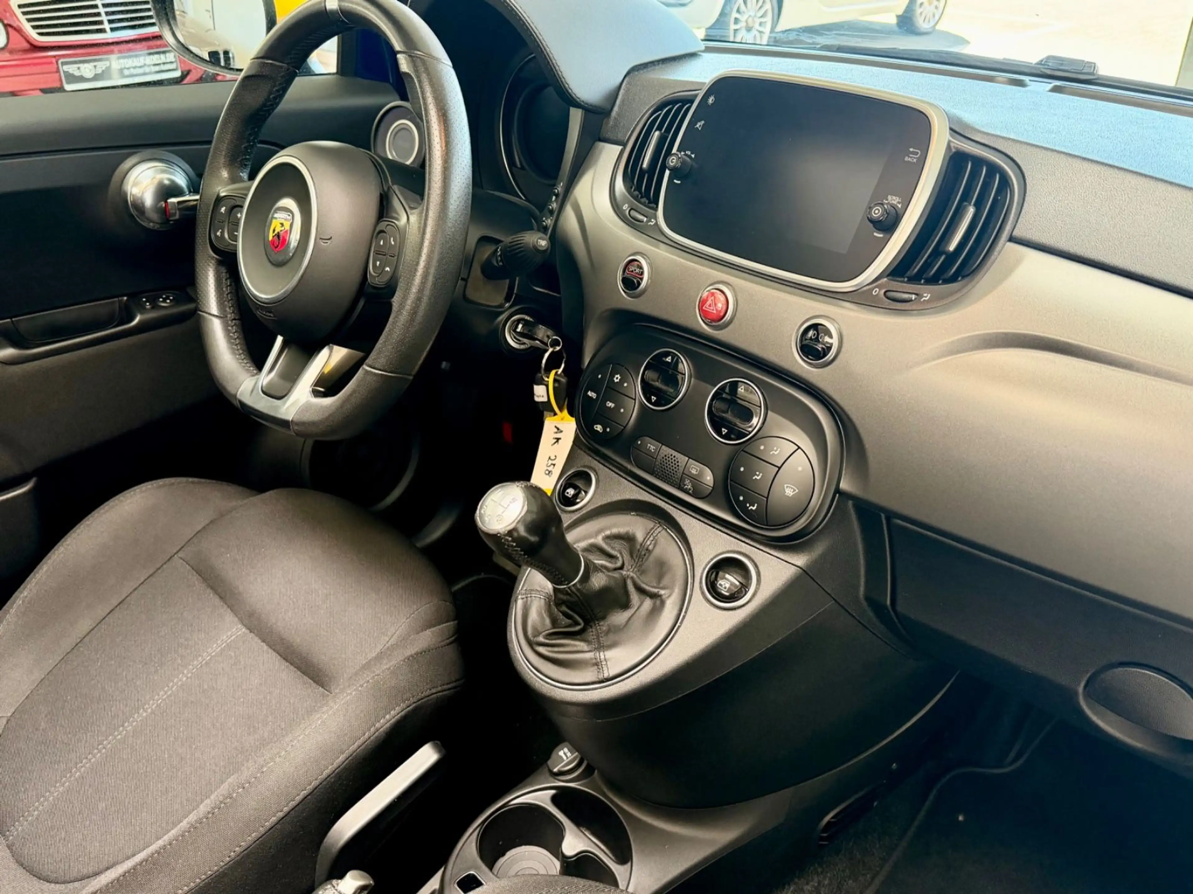 Abarth 500 Cabrio 595 C Pista — photo 10