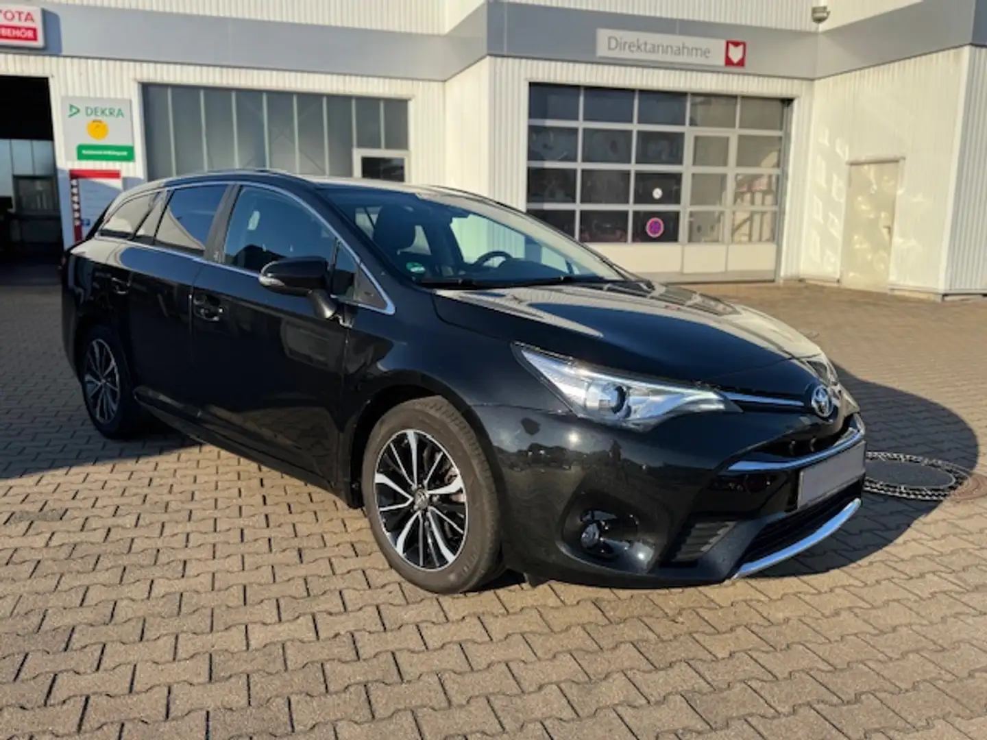 Toyota Avensis Touring Sports 1.8 Team Deutschland Fekete - 1