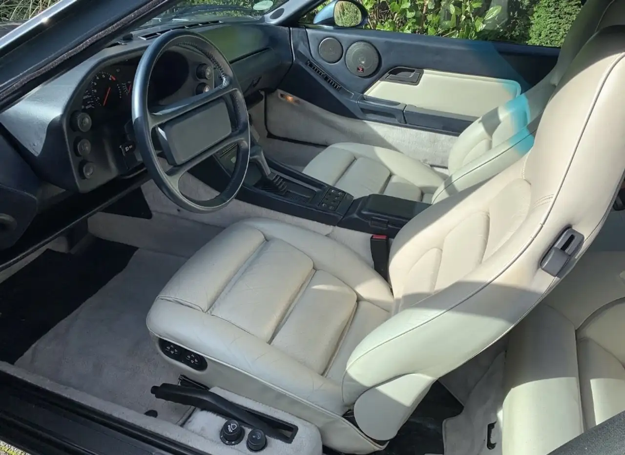 Porsche 928
