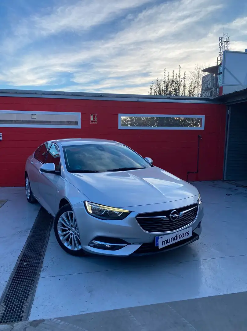 Opel Insignia 1.5 T XFT S&S Innovation Aut. 165 Gris - 2