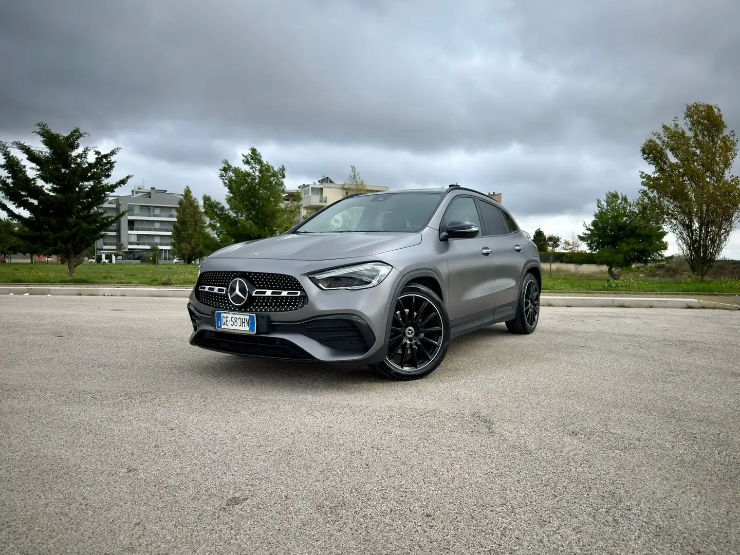 Mercedes-Benz GLA 220 GLA 220d Premium AMG 4matic Grigio - 1