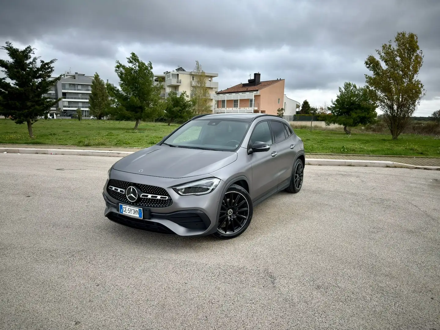 Mercedes-Benz GLA 220 GLA 220d Premium AMG 4matic Grigio - 2