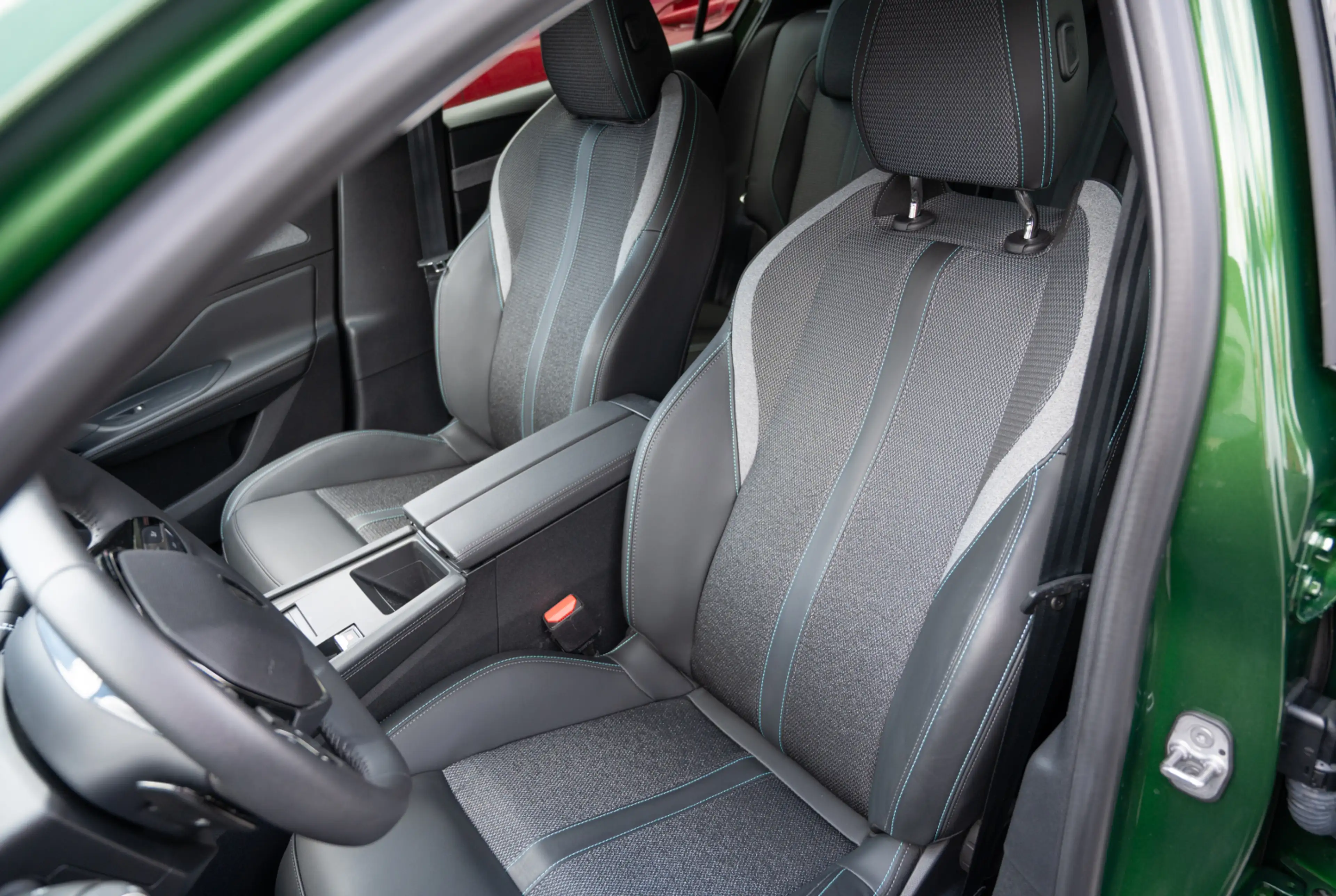 Peugeot 308 Allure PureTech 130 EAT8 *KOMFORT-PAKET*WINTER-PAKET* — photo 6