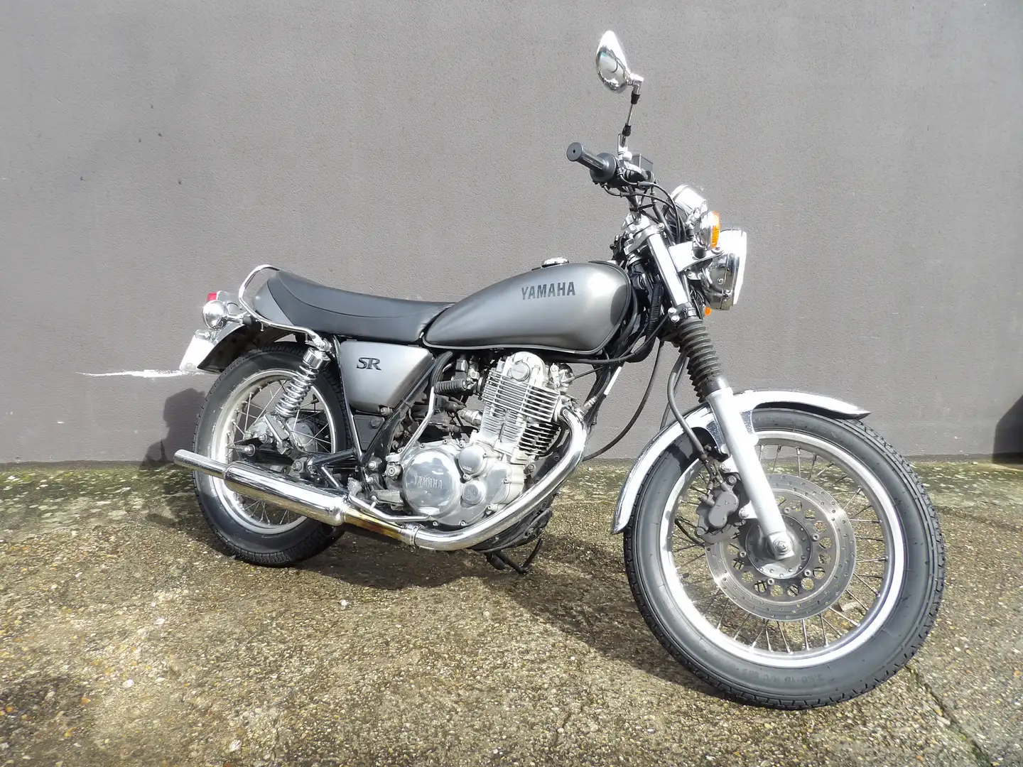 Yamaha SR 400 Gris - 2