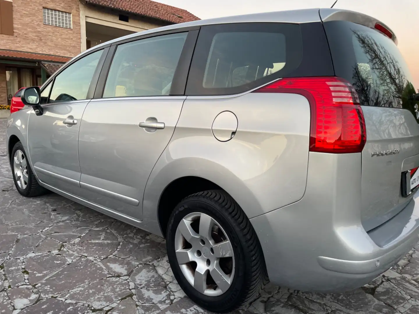 Peugeot 5008 1.6 HDi 112CV Business Argento - 2