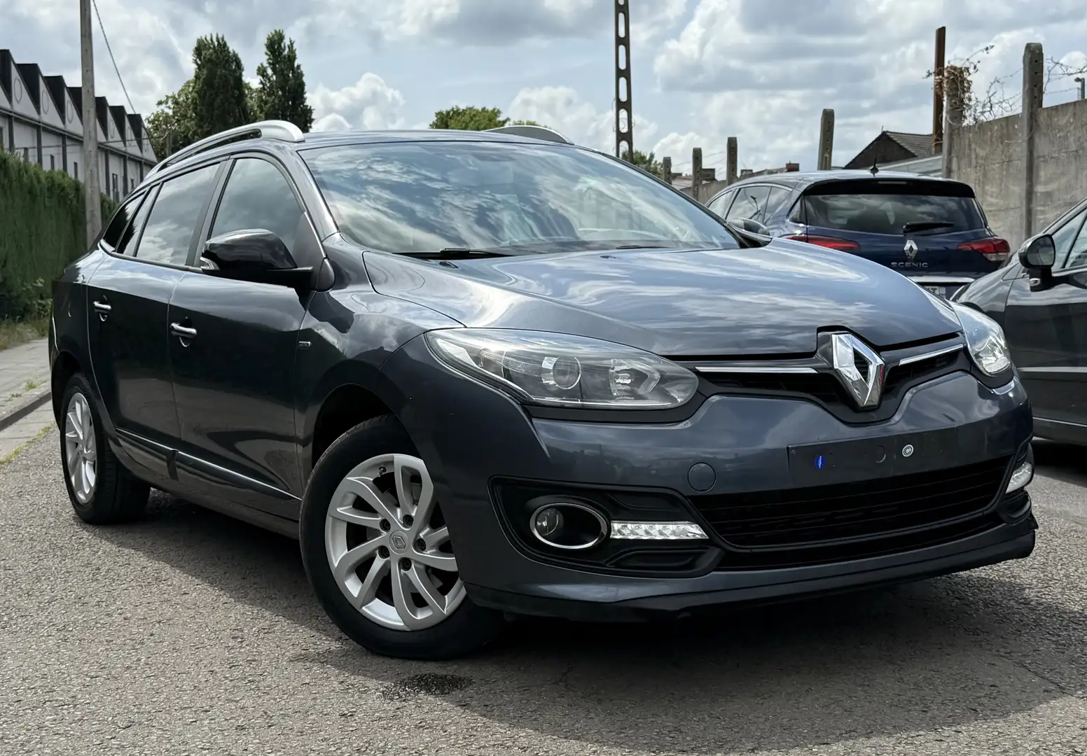 Renault Megane Mégane SW 1.5 dCi Energy Limited // CT OK // NAVI Grau - 2