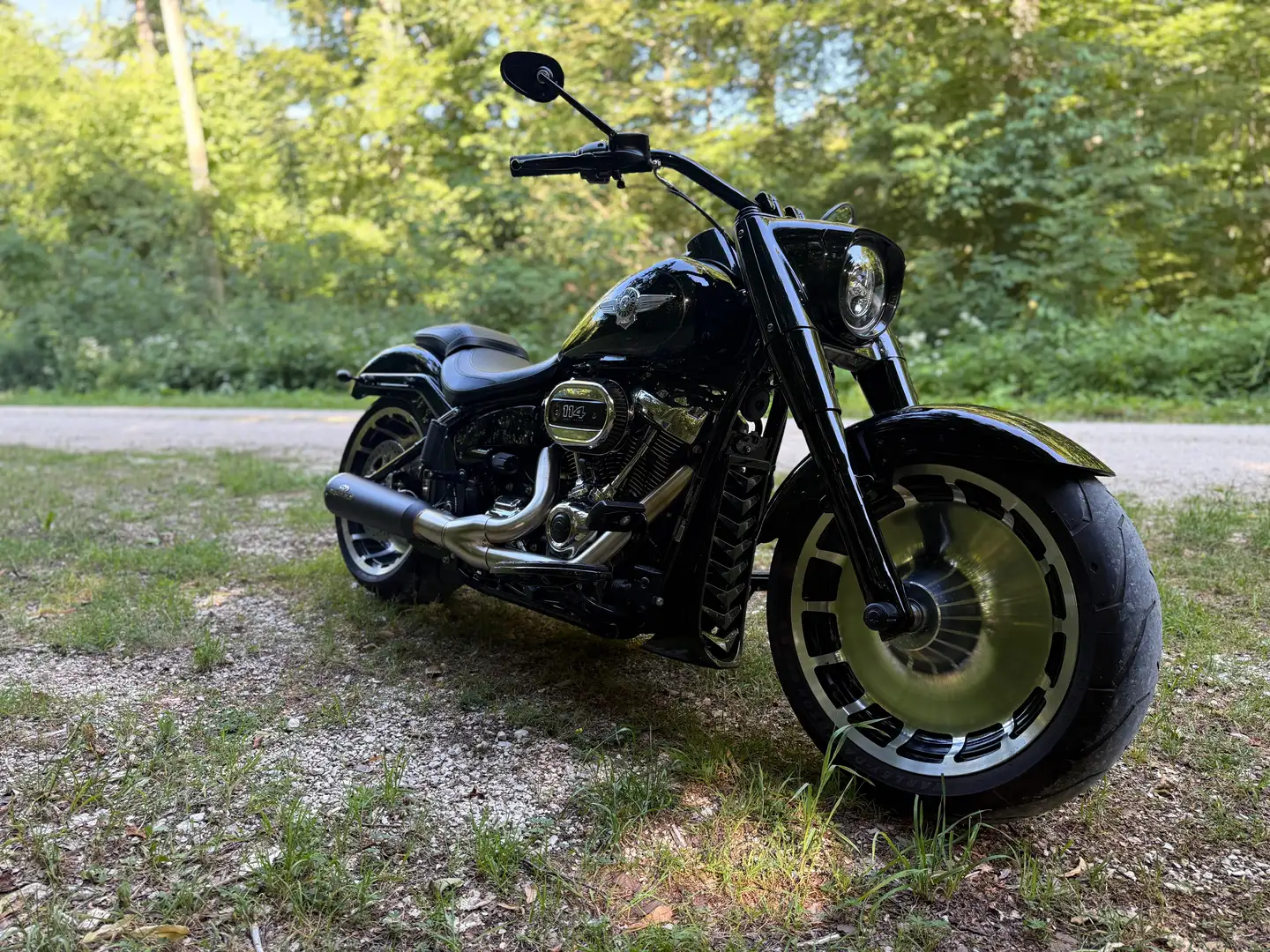 Harley-Davidson Fat Boy FLFBS M8 114 - J&H Auspuffanlage Streetfighter Schwarz - 1