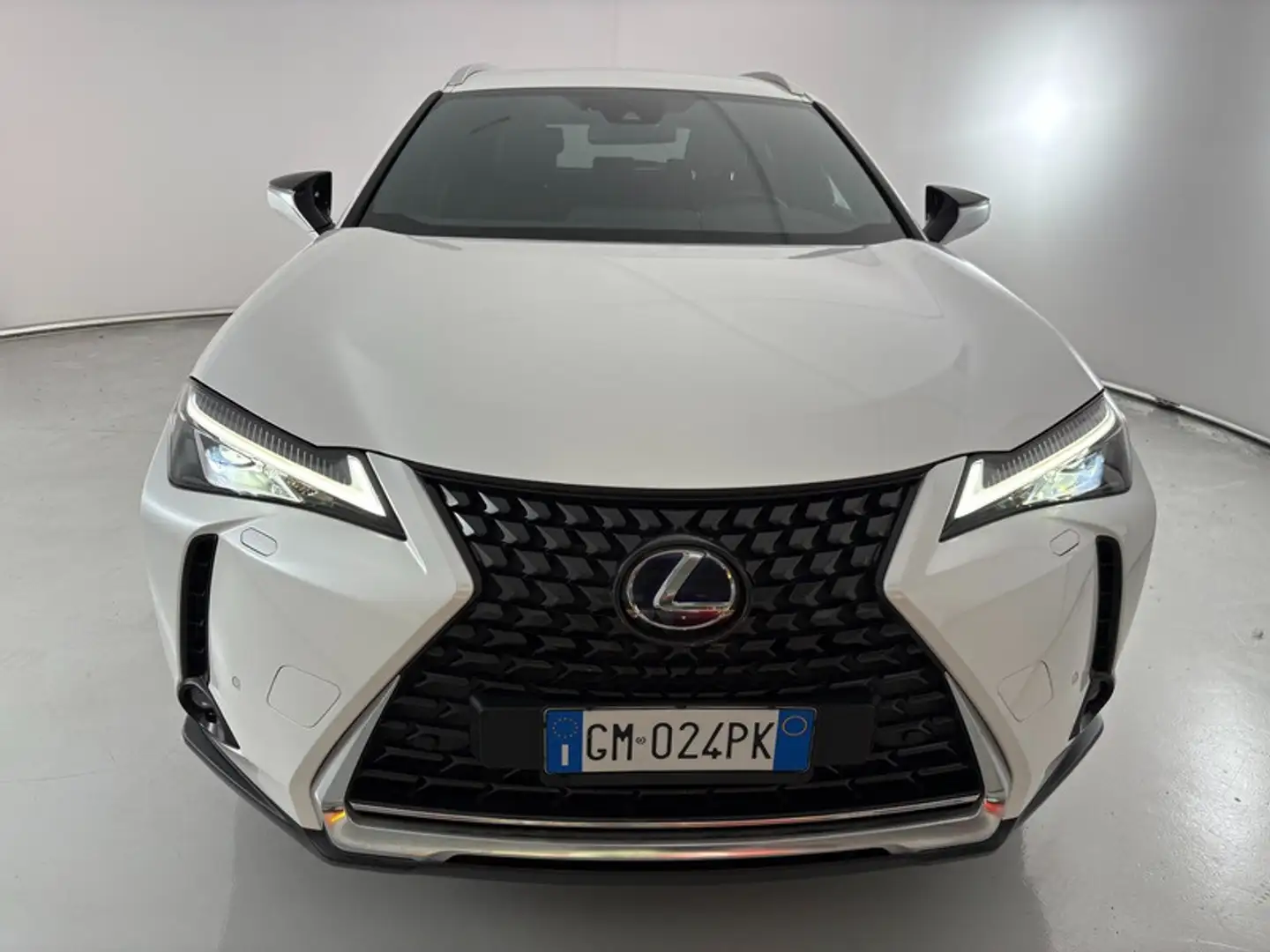 Lexus UX 300e 300e 54,3kWh  Premium Weiß - 2