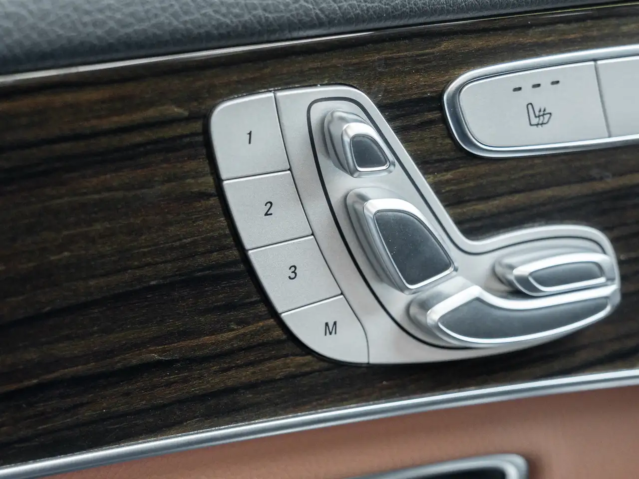 Mercedes-Benz GLC снимка Mercedes-Benz GLC