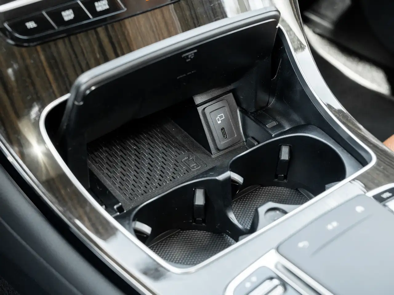 Mercedes-Benz GLC снимка Mercedes-Benz GLC