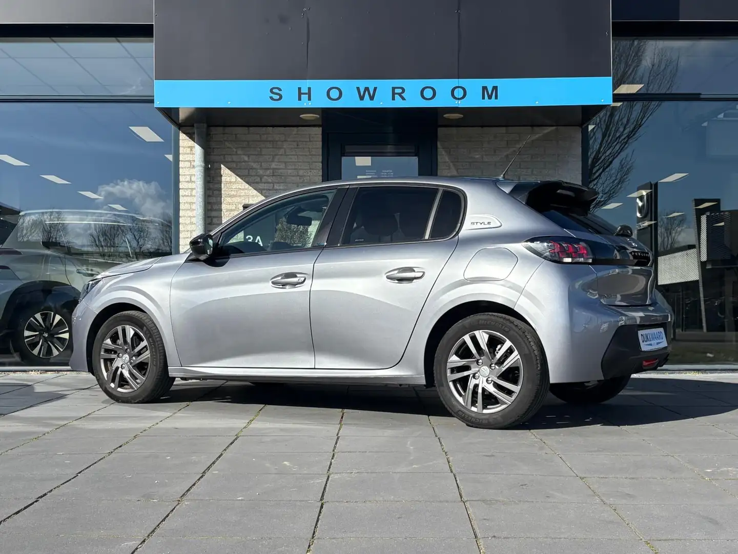 Peugeot 208 1.2 PureTech Allure | CARPLAY | CRUISE | NAVI | LE Zilver - 2