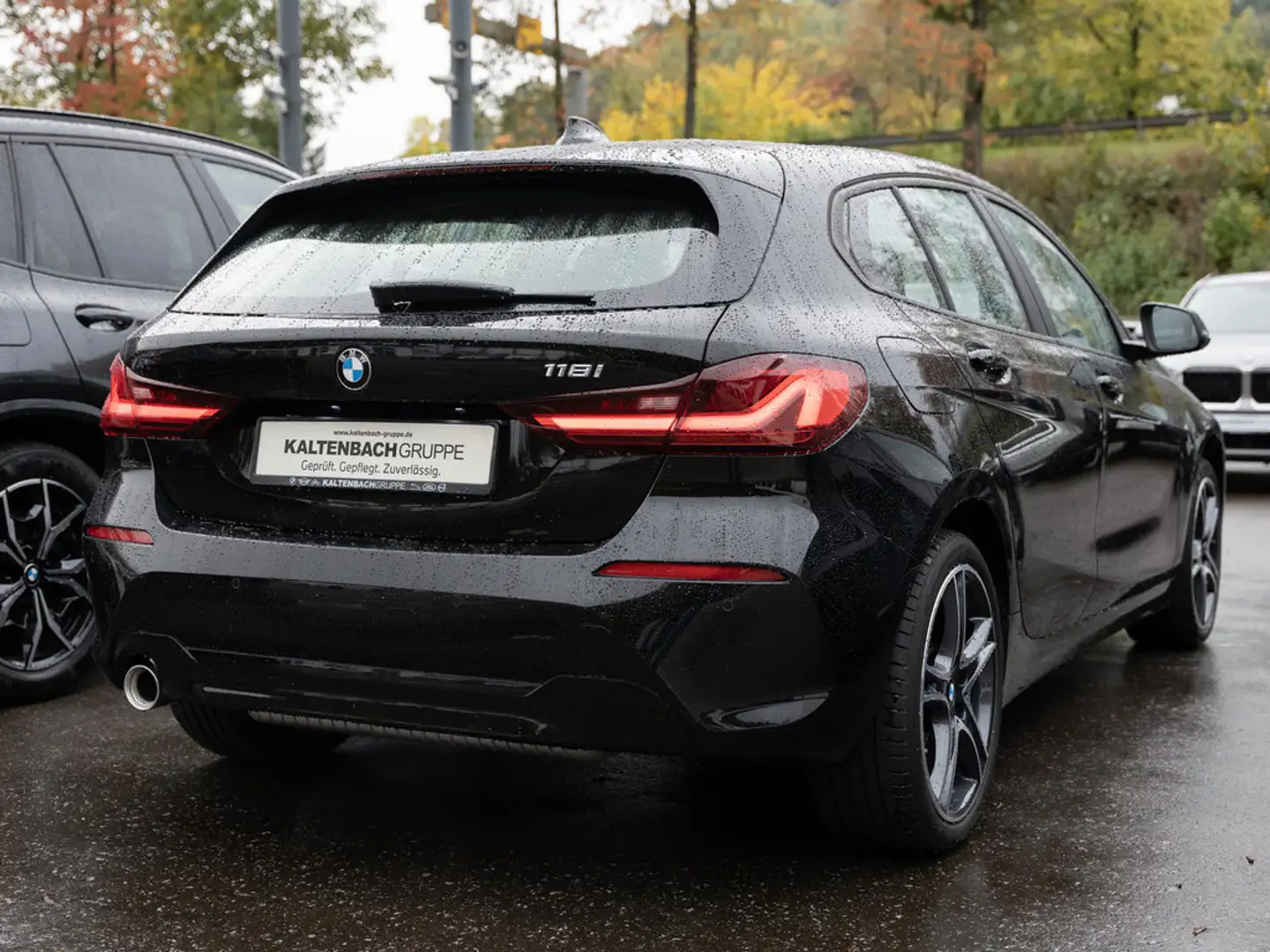 BMW 118 i Advantage LED W-LAN NAVI SITZHEIZUNG PDC Schwarz - 2