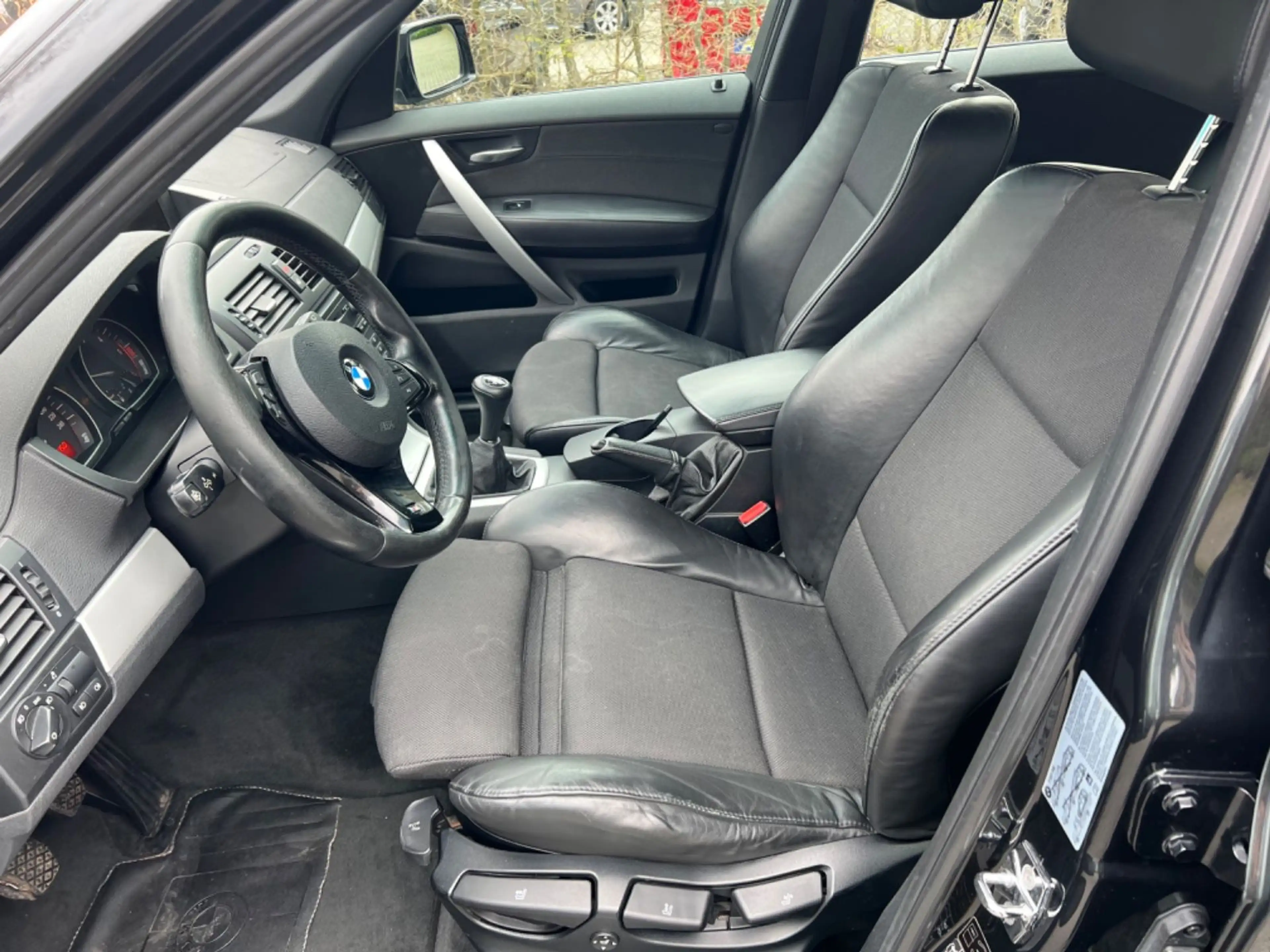 BMW X3 Baureihe X3 2.0d~Sport-Paket M / M-Technic — photo 9