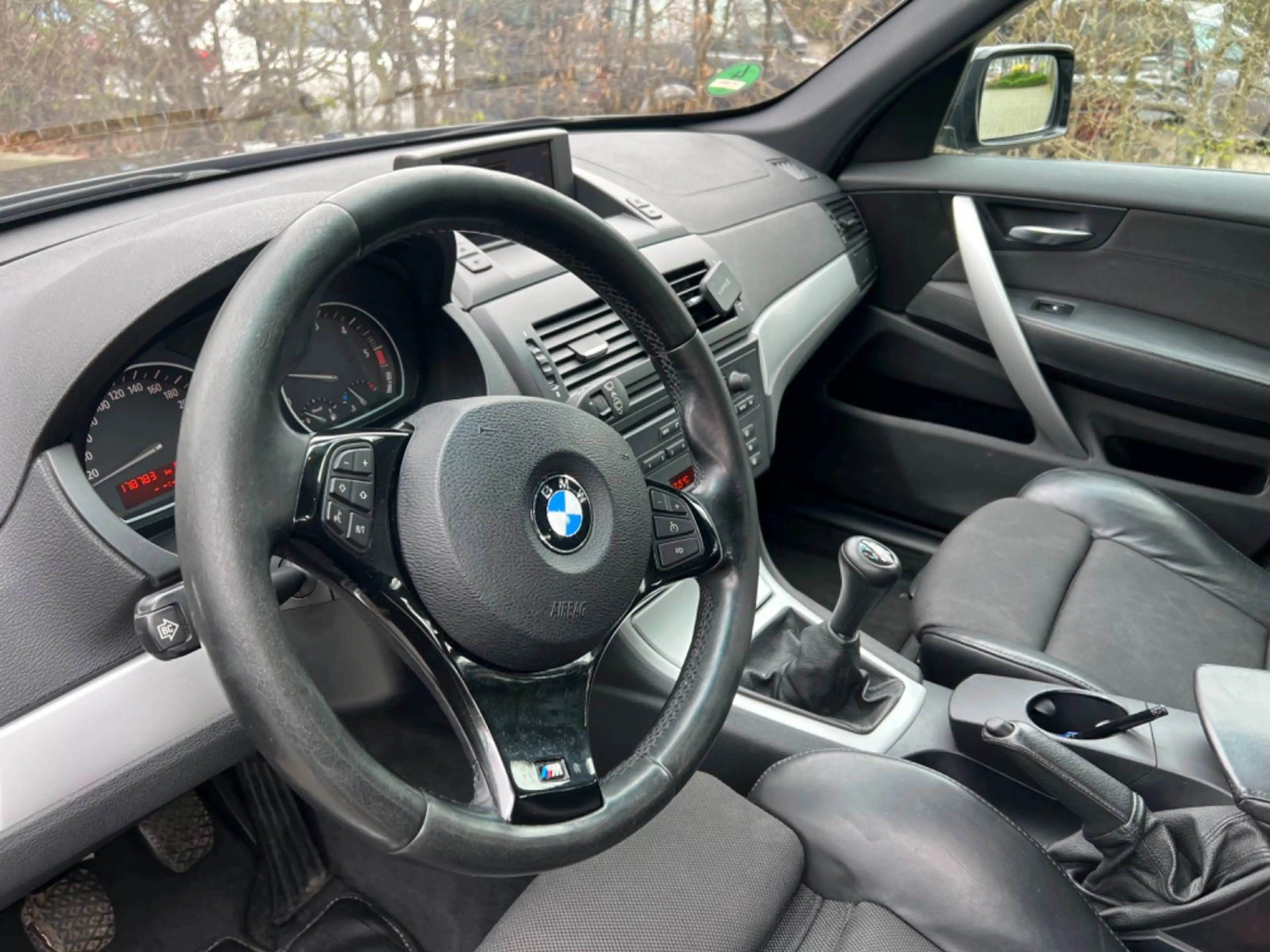 BMW X3 Baureihe X3 2.0d~Sport-Paket M / M-Technic — photo 10
