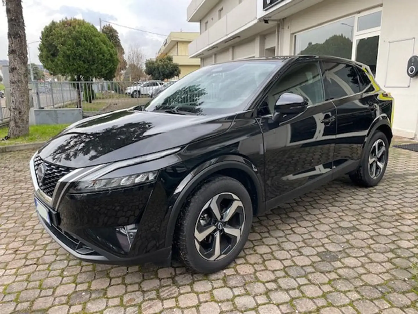 Nissan Qashqai MHEV 140 CV N-Connecta Schwarz - 1