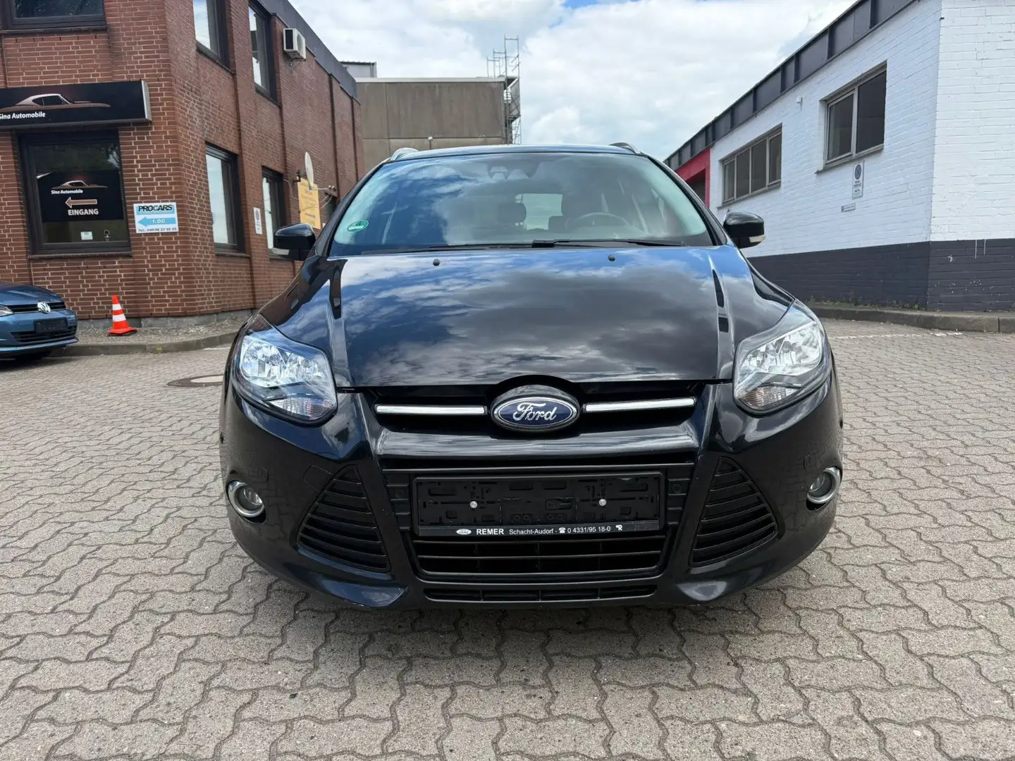 Ford Focus Titanium AUT. 2.0 TDCI*NAVI*R-CAM*AHK*PDC Schwarz - 1