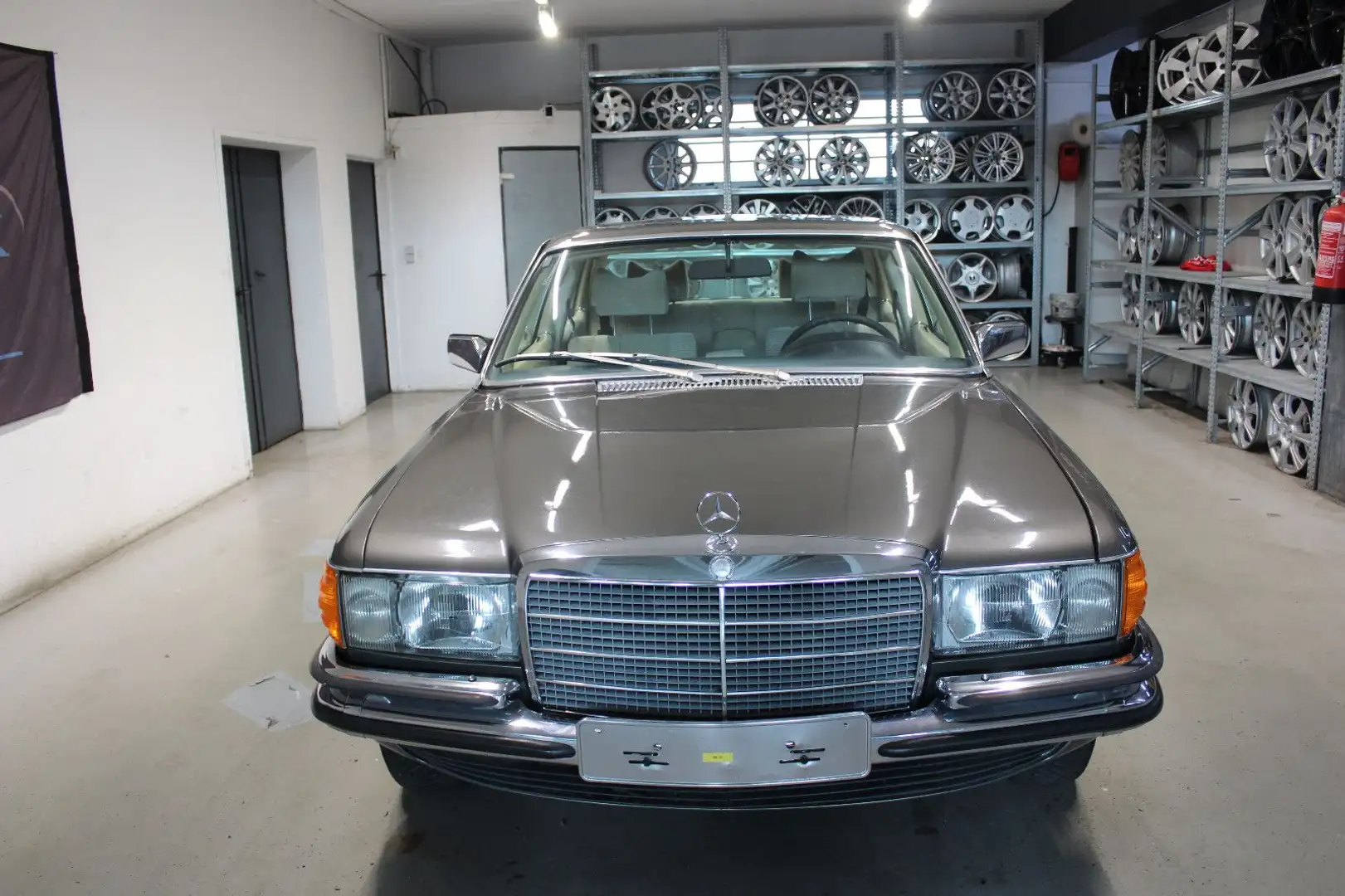 Mercedes-Benz 350 SE W116 Oldtimer*AUTOMATIC*CASSETE* Grijs - 2