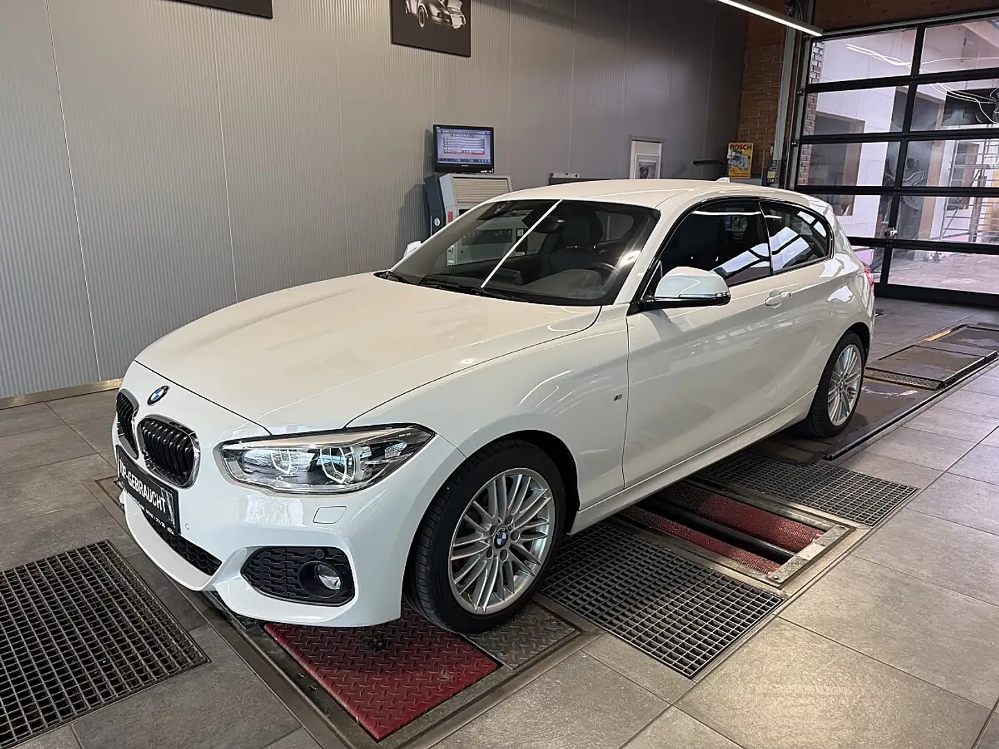 BMW 118 i M Sport Weiß - 1