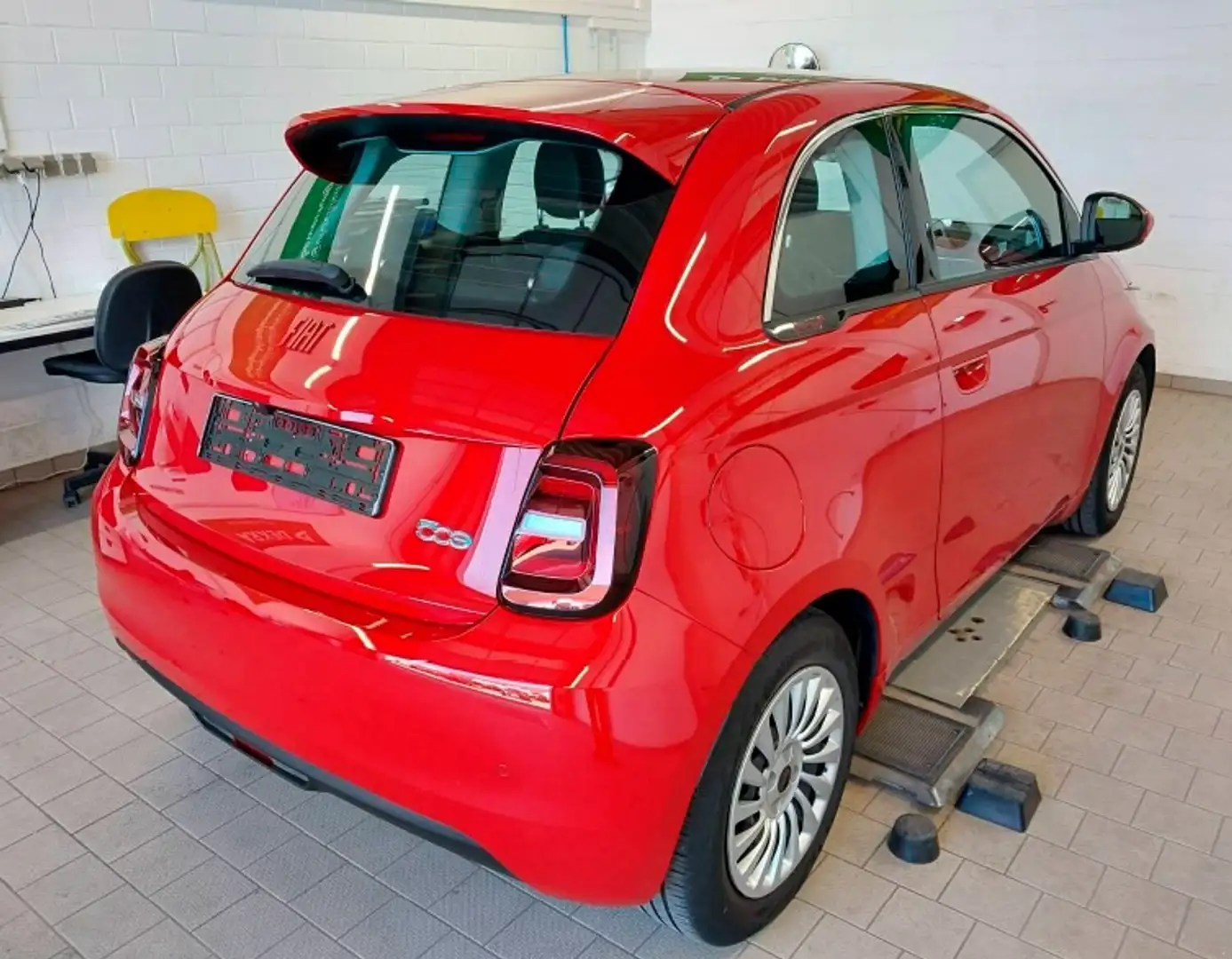 Fiat 500e RED 118PS 42KWh Tech-Paket Rot - 2