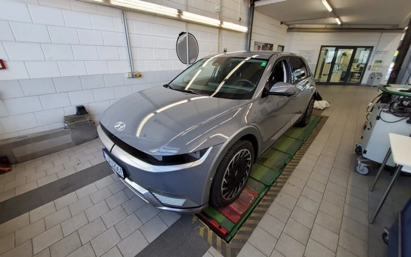 Hyundai IONIQ 5 Uniq BOSE HUD NSCC Navi R.Cam LED BLIS Grau - 1