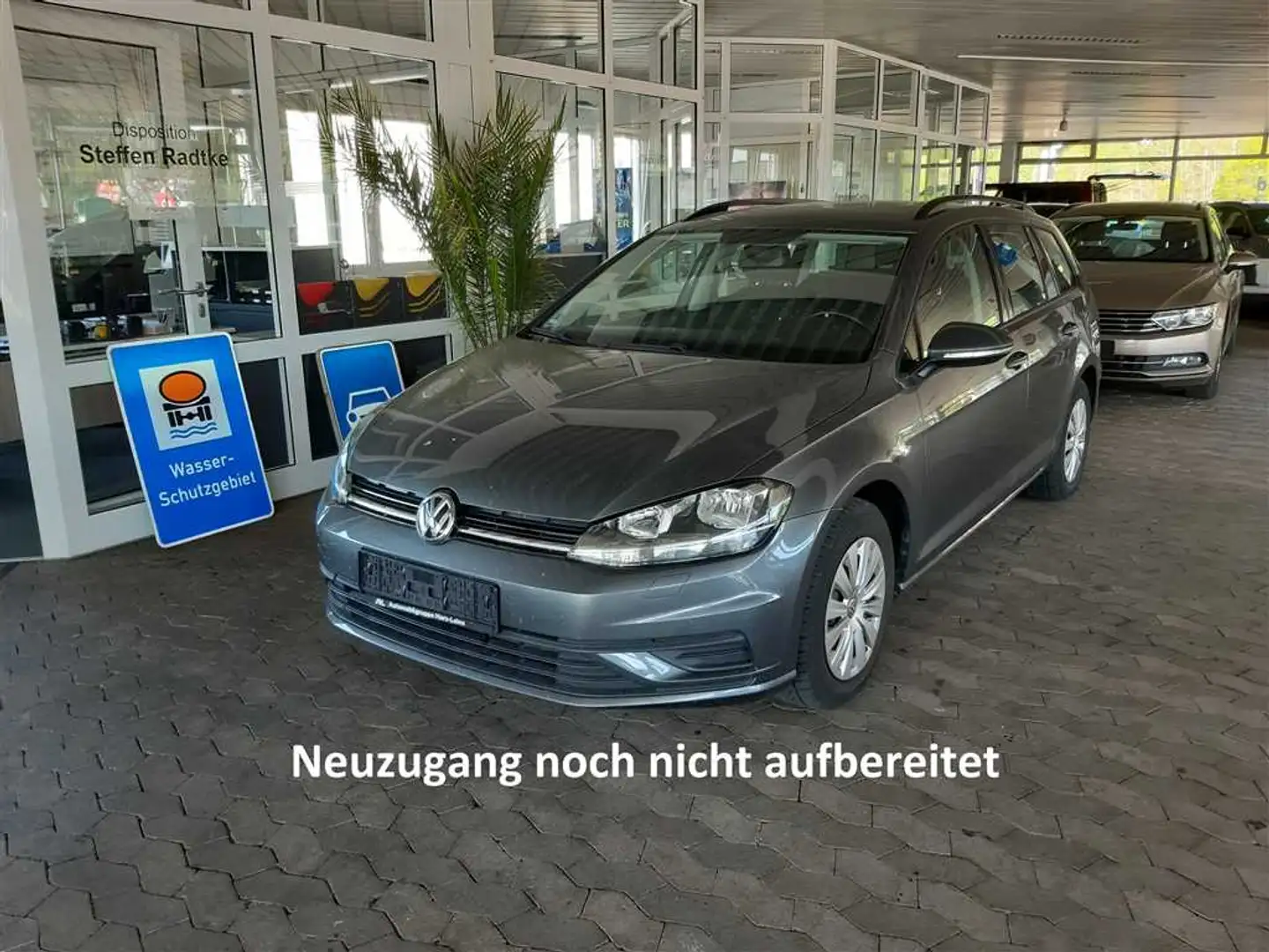 Volkswagen Golf 1.6 TDI Trendline NAVI+SHZ+PDC Grau - 1