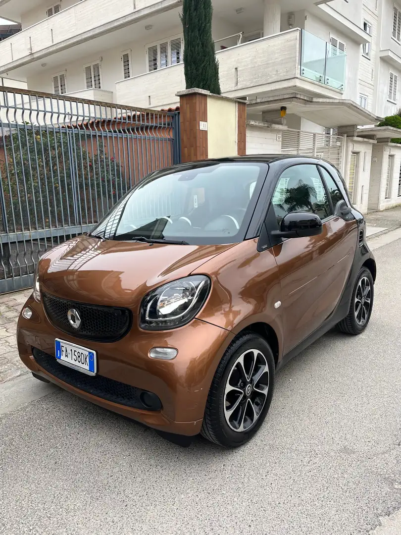 smart forTwo 1.0 Black Passion 61cv Brązowy - 1