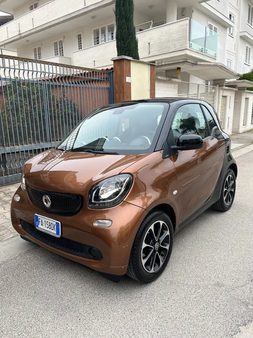 smart forTwo 1.0 Black Passion 61cv smeđa - 1