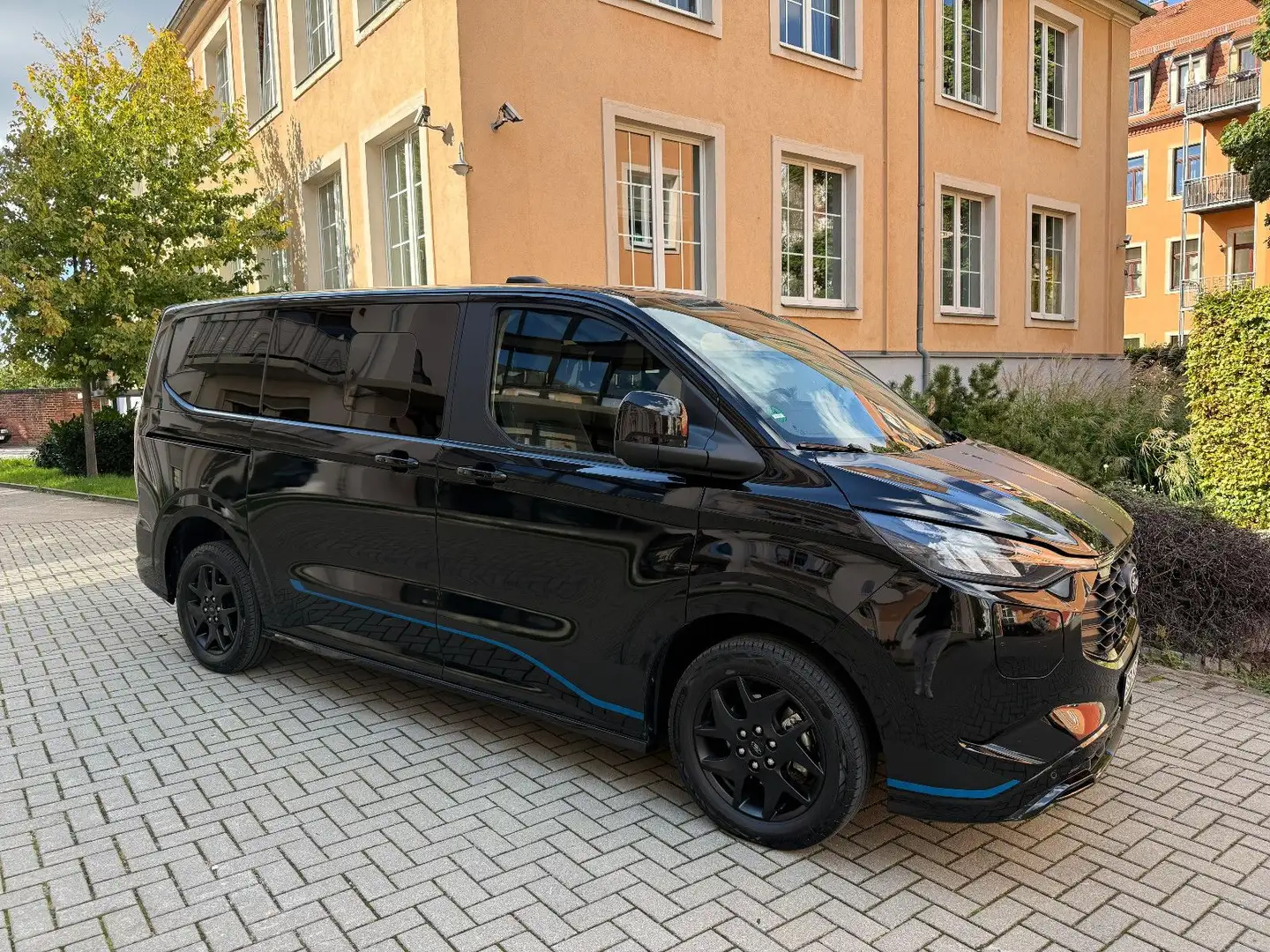 Ford Tourneo Custom Bus Plug-in Hybrid 340 L1 Tourneo Schwarz - 1