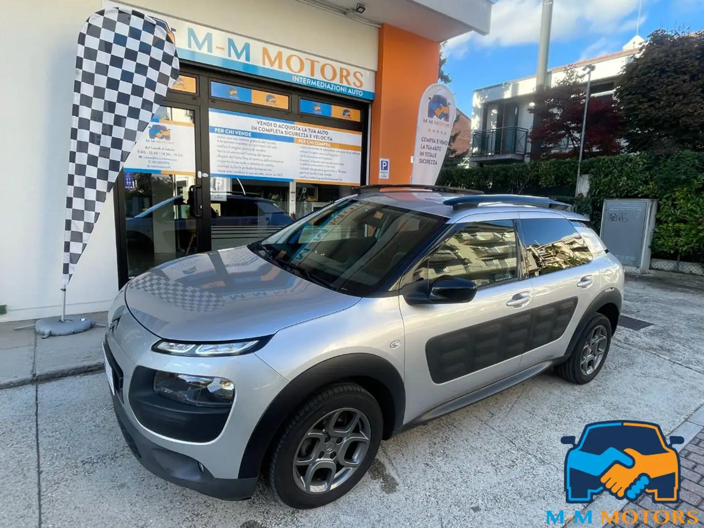 Citroen C4 Cactus BlueHDi 100 neo patentati Grau - 1